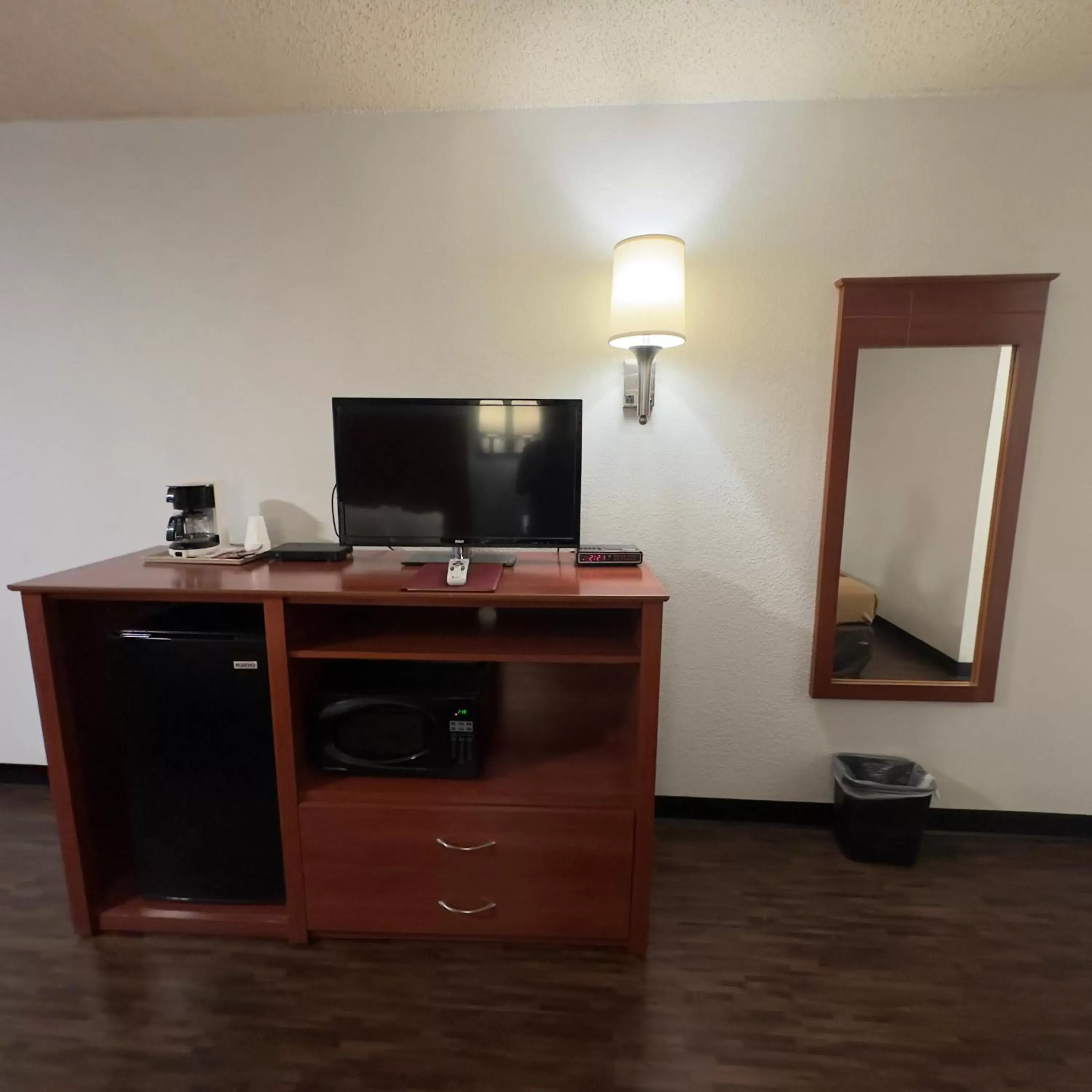 TV and multimedia, TV/Entertainment Center in Econo Lodge Tucumcari Route 66 - I-40