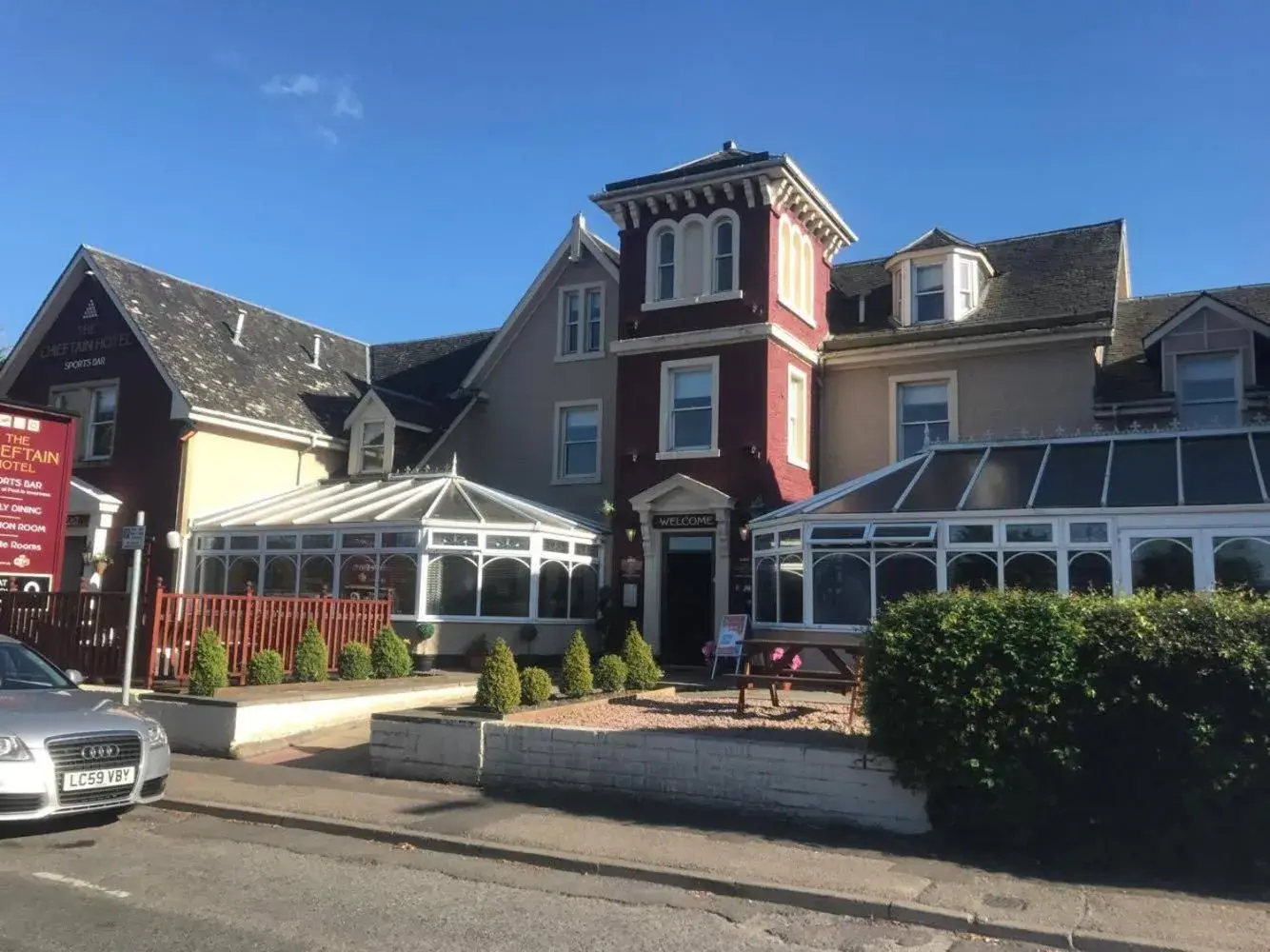 Facade/entrance in Chieftain Hotel