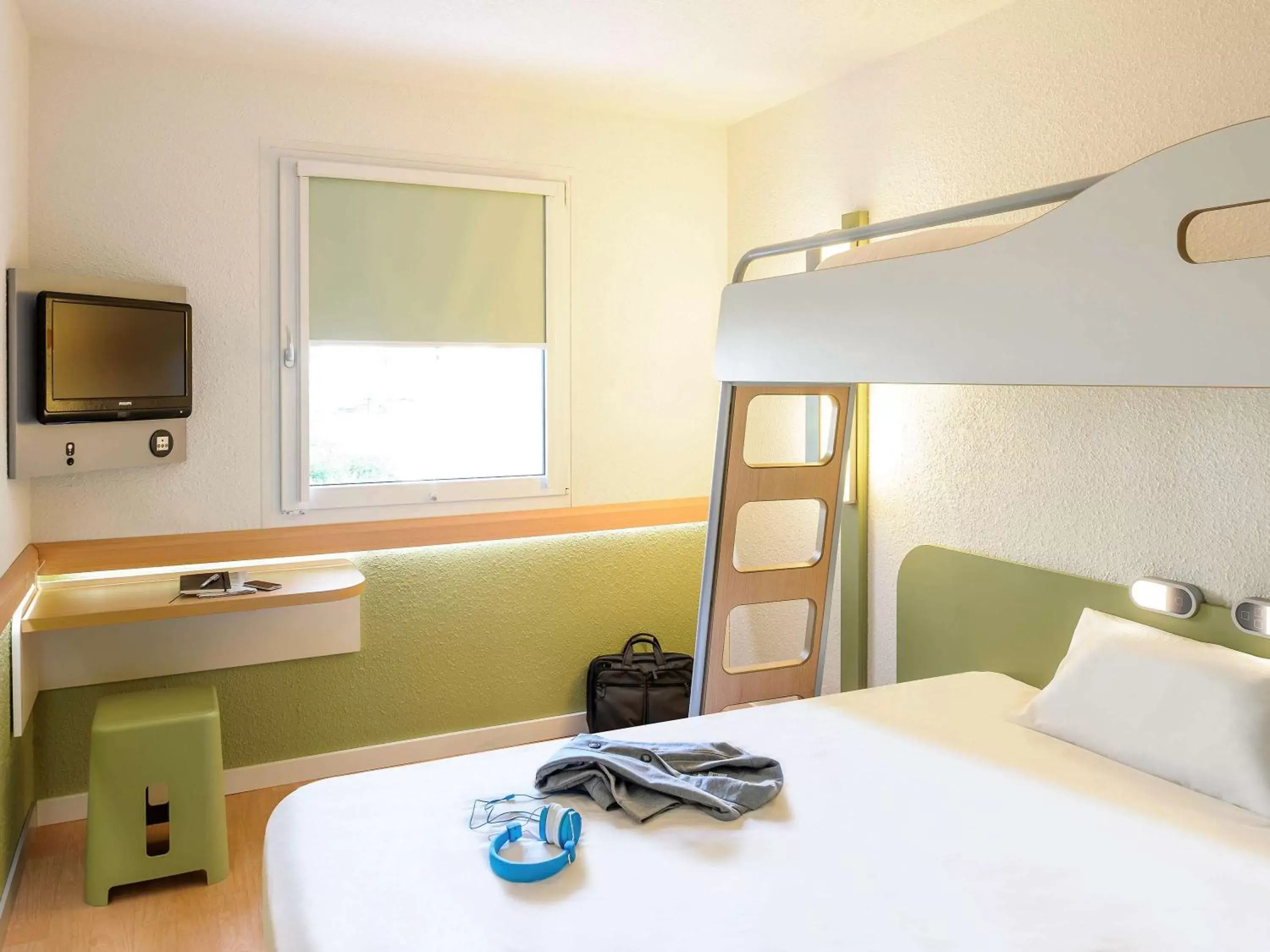 Photo of the whole room, Bunk Bed in ibis Budget Caen Centre Gare