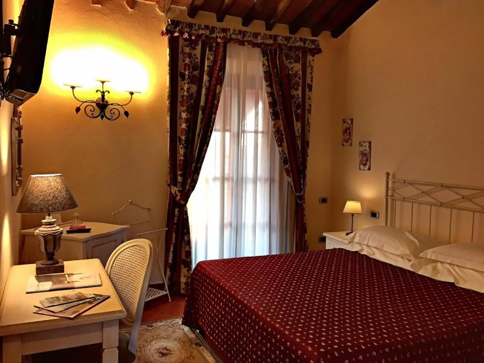Photo of the whole room, Bed in Calidario Terme Etrusche