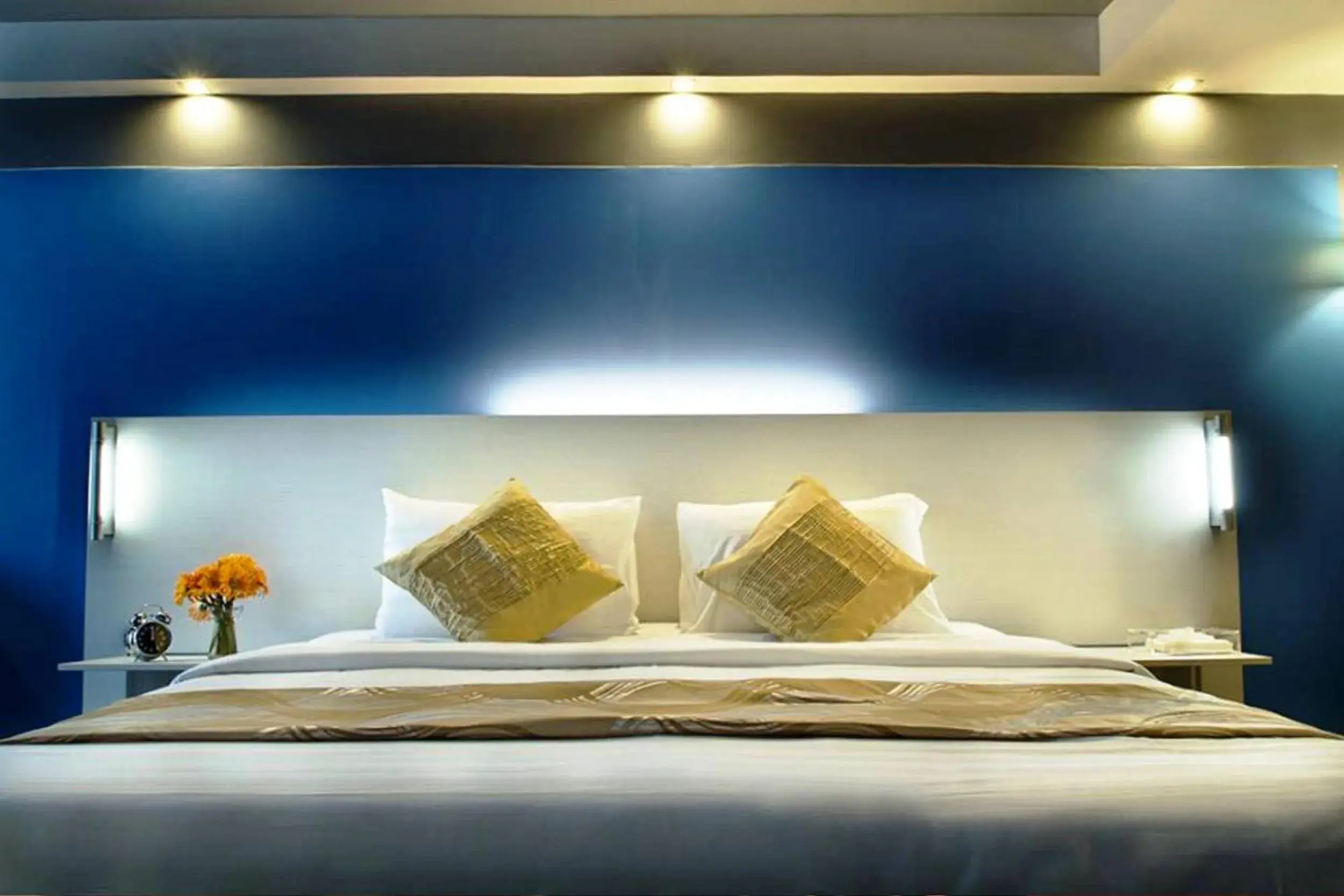 Bed in Pillows Hotel Cebu