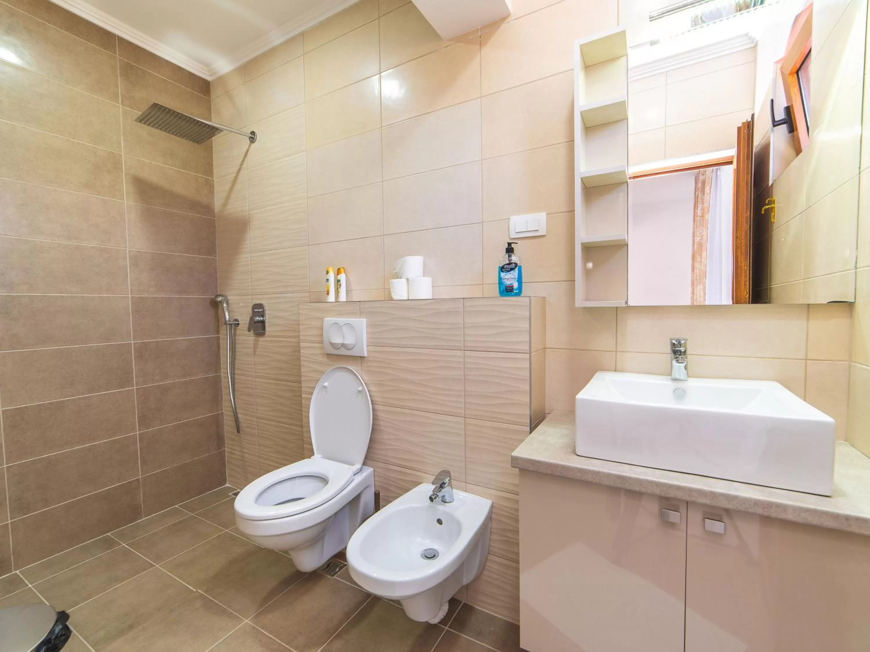 Shower in Hotel Royal Garden