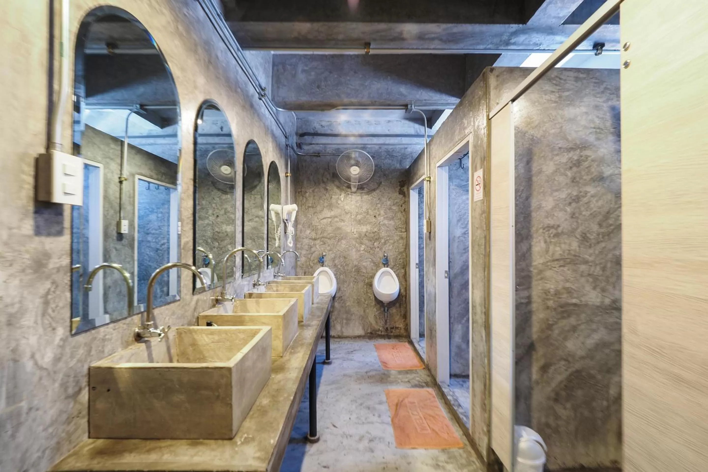 Bathroom in Super OYO 75332 Vm1 Hostel