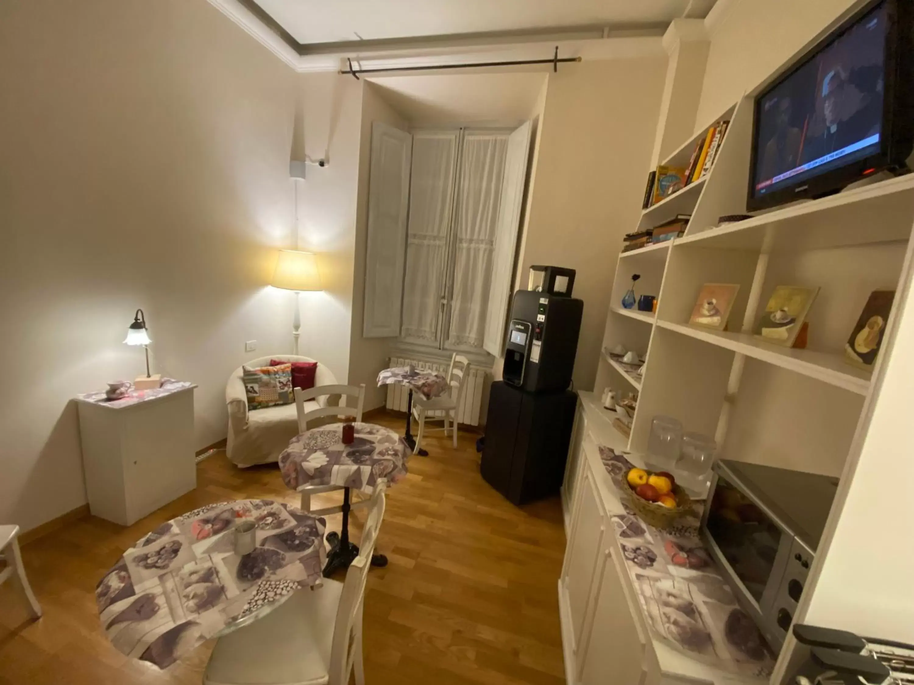 Communal lounge/ TV room in Relais Del Duomo