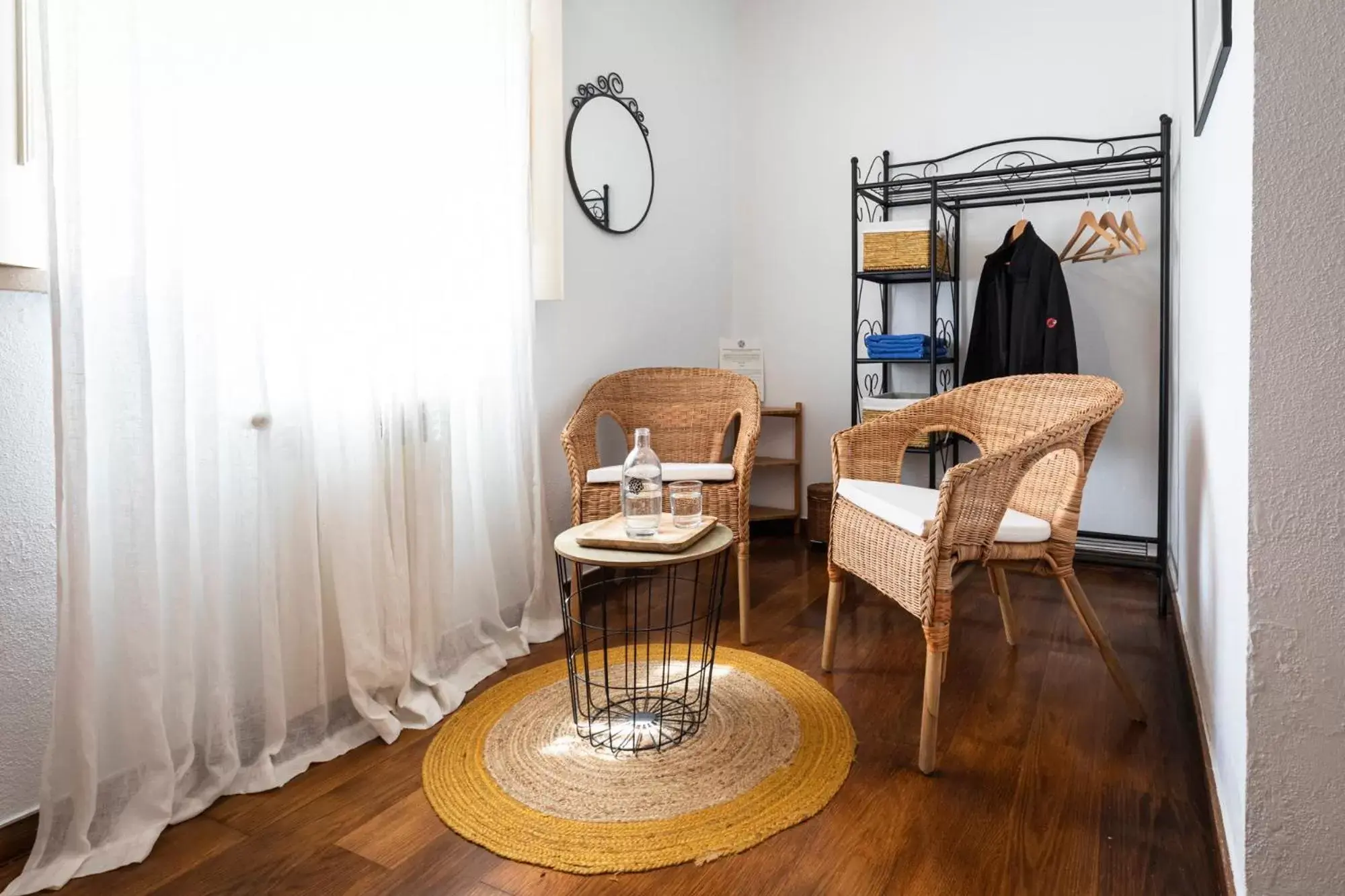 Double Room with Bunk Bed and Private Bathroom in Quinta do Pé Descalço Guesthouse Sintra Double Room with Bunk Bed and Private Bathroom in Quinta do Pé Descalço Guesthouse Sintra