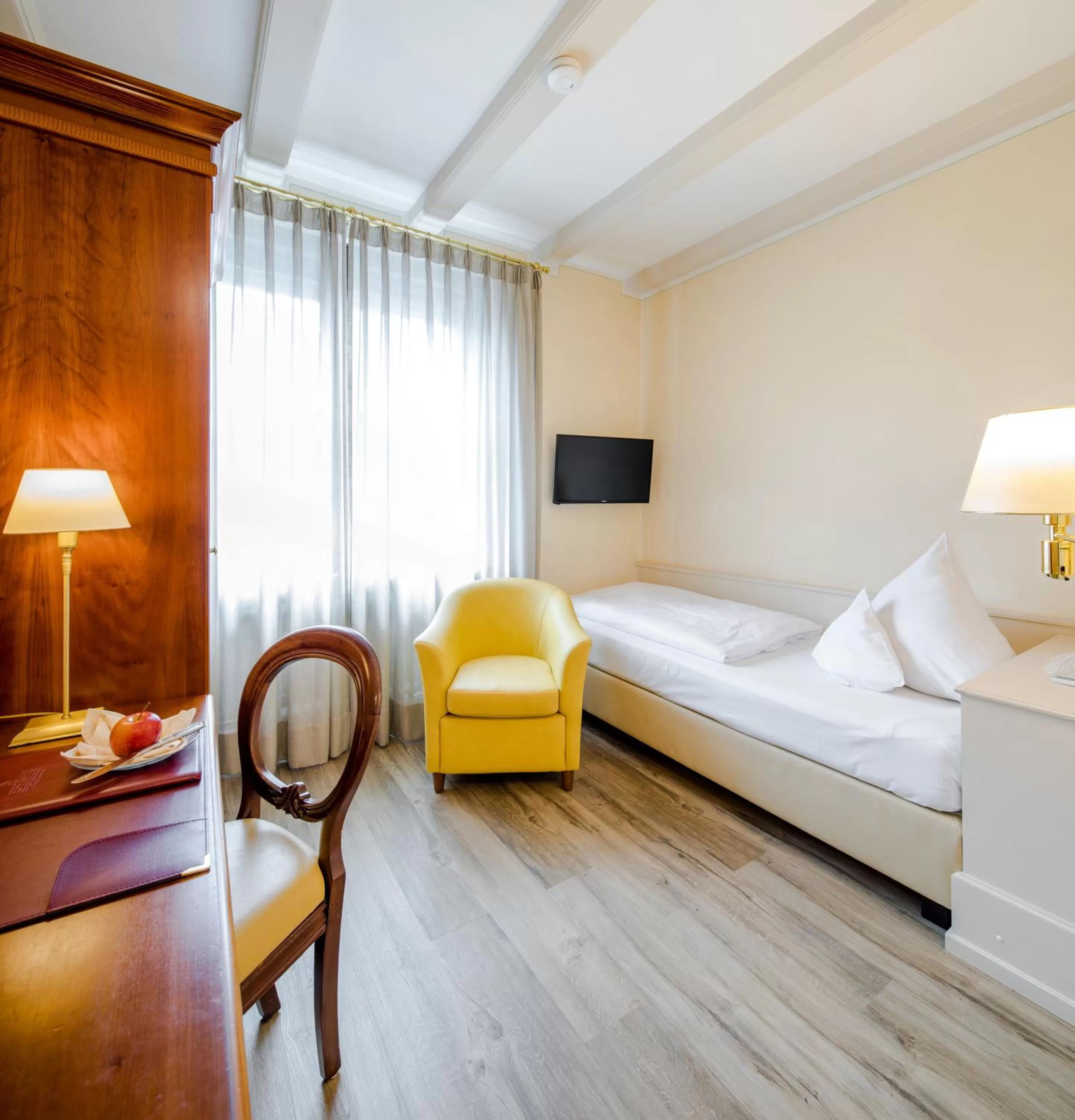 Bed in Simones Hotel Fürstenhof