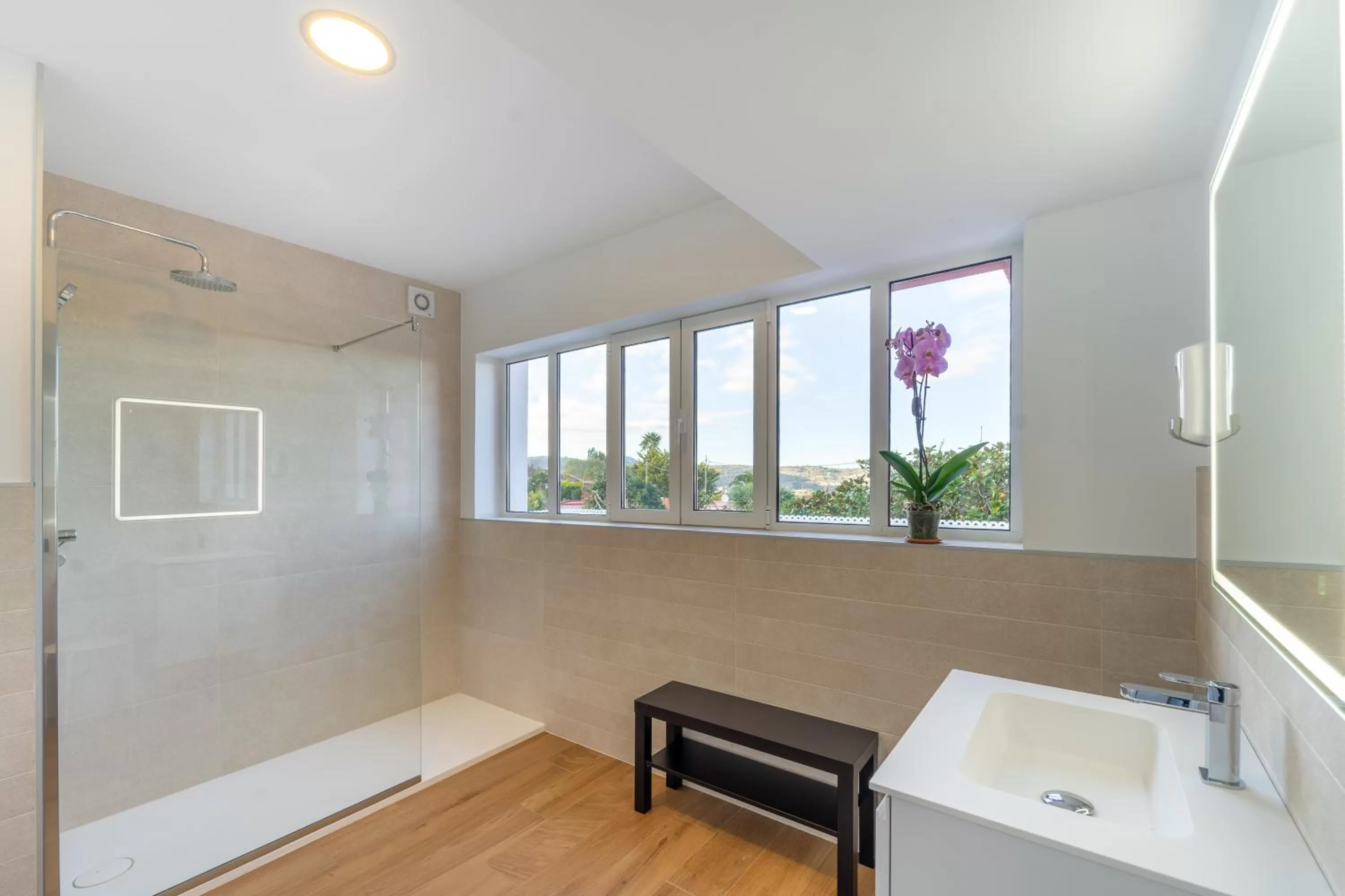 Bathroom in Albor Suites