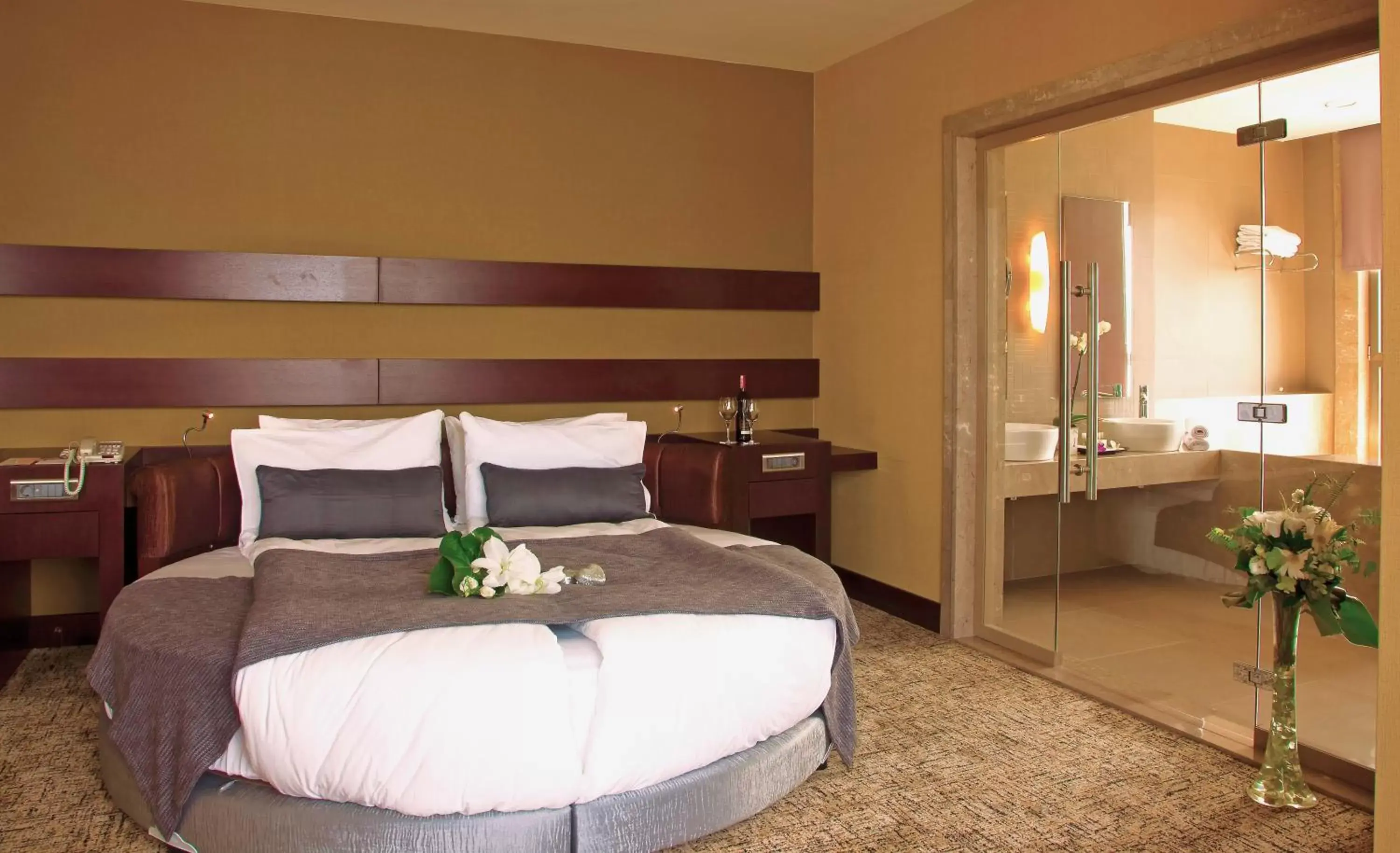 Bathroom, Bed in The Green Park Pendik Hotel & Convention Center