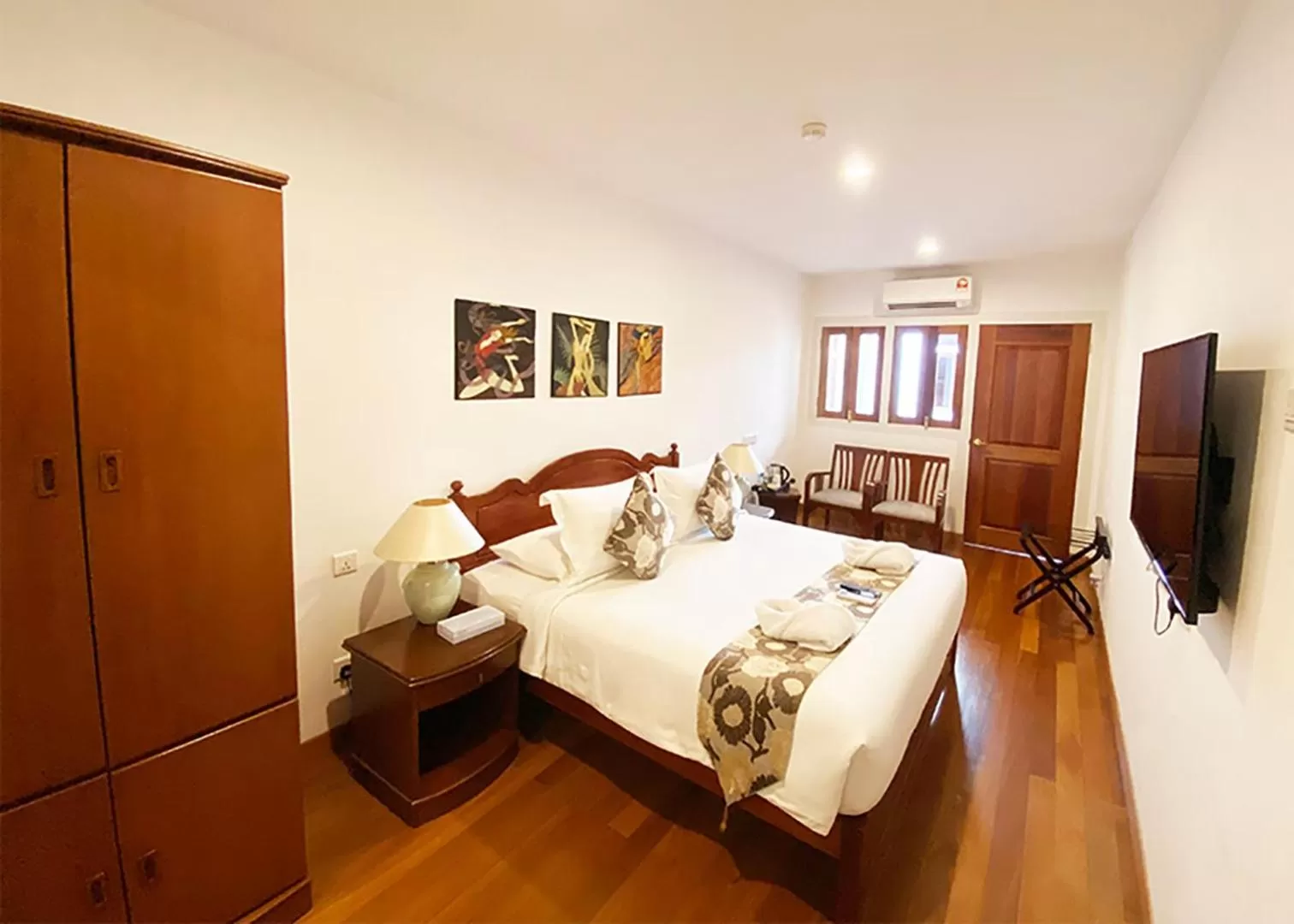 Bed in Heeren Straits Hotel