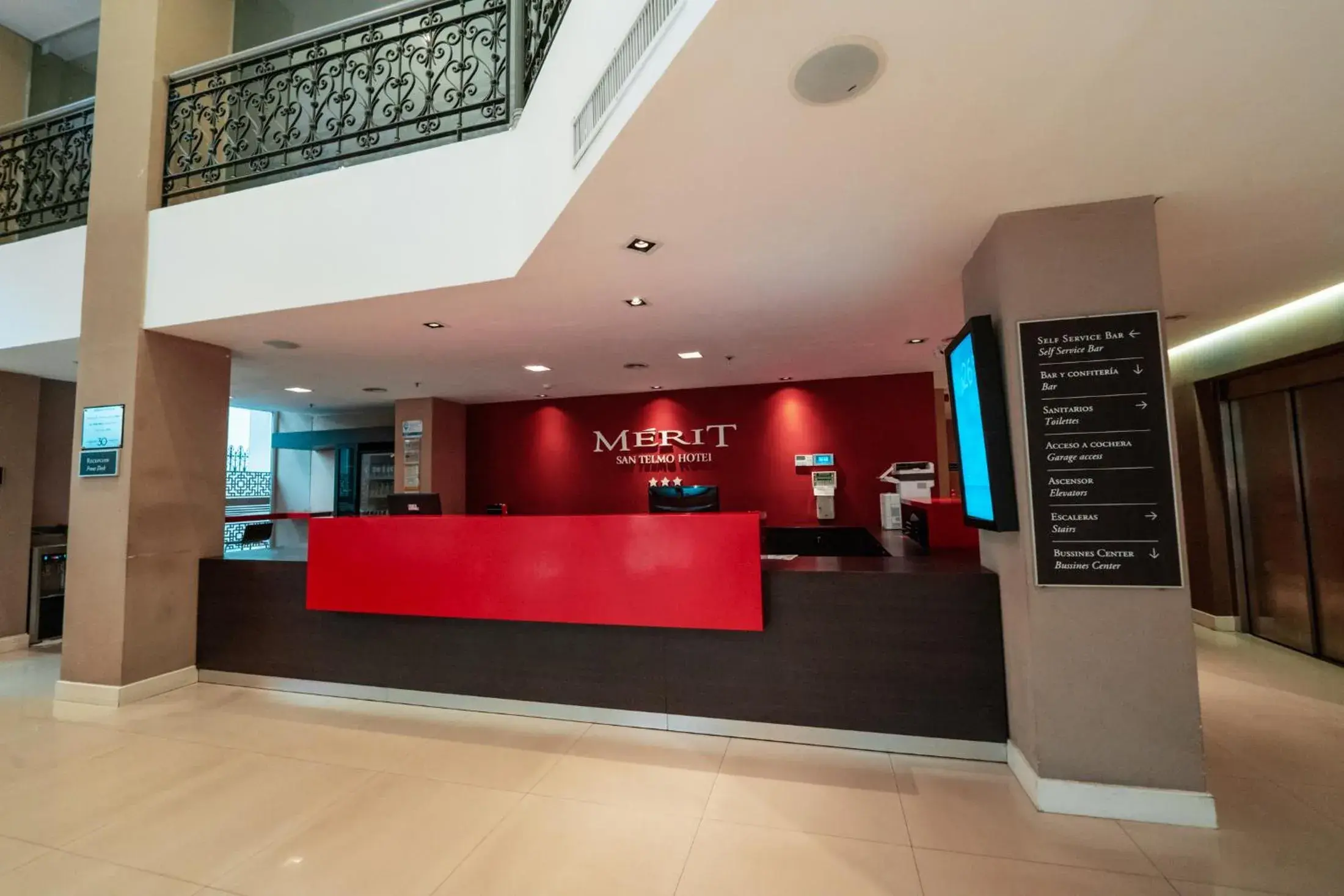 Lobby or reception in Mérit San Telmo by Amérian Lobby or reception in Mérit San Telmo by Amérian