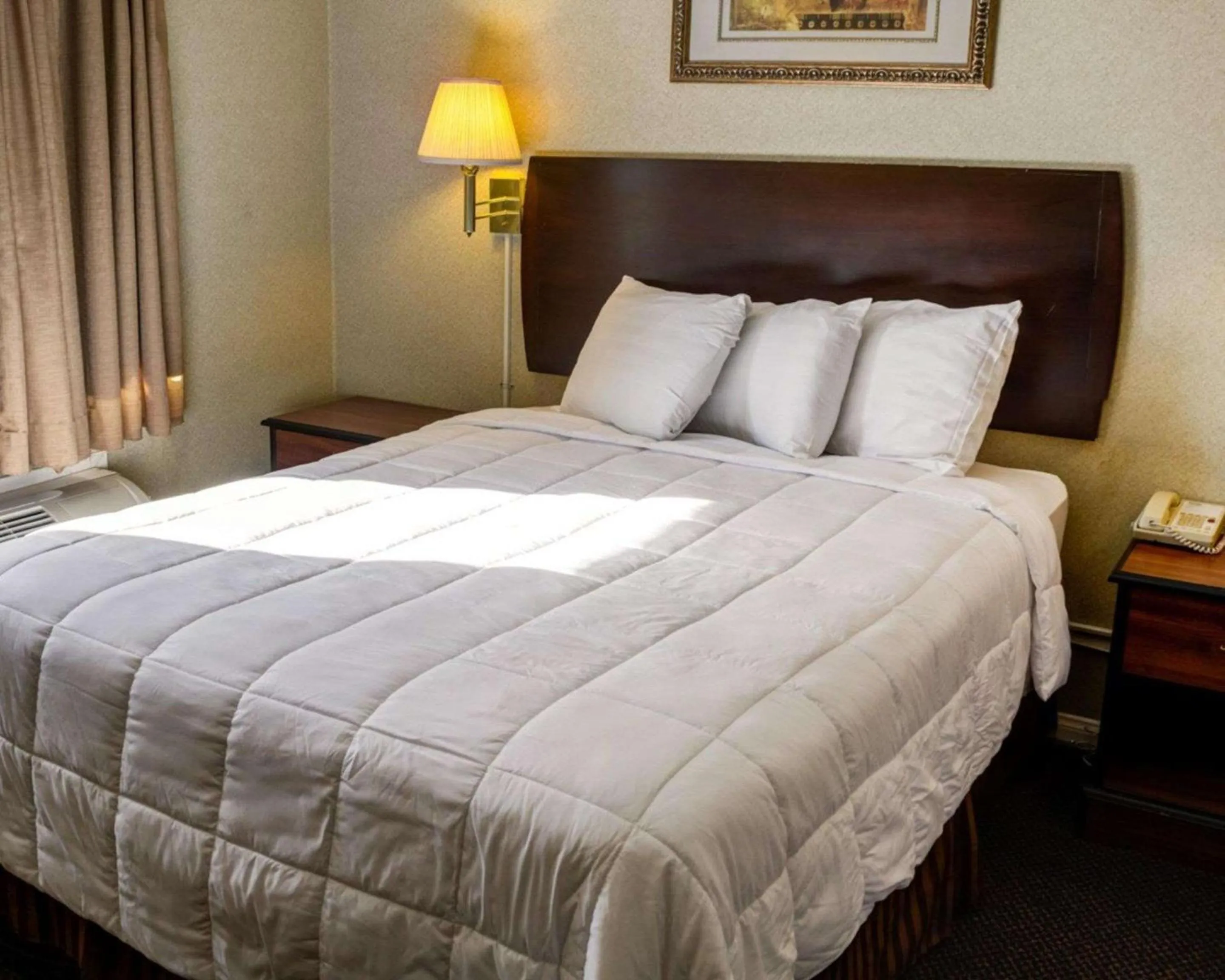 Photo of the whole room in Rodeway Inn near Venice Beach