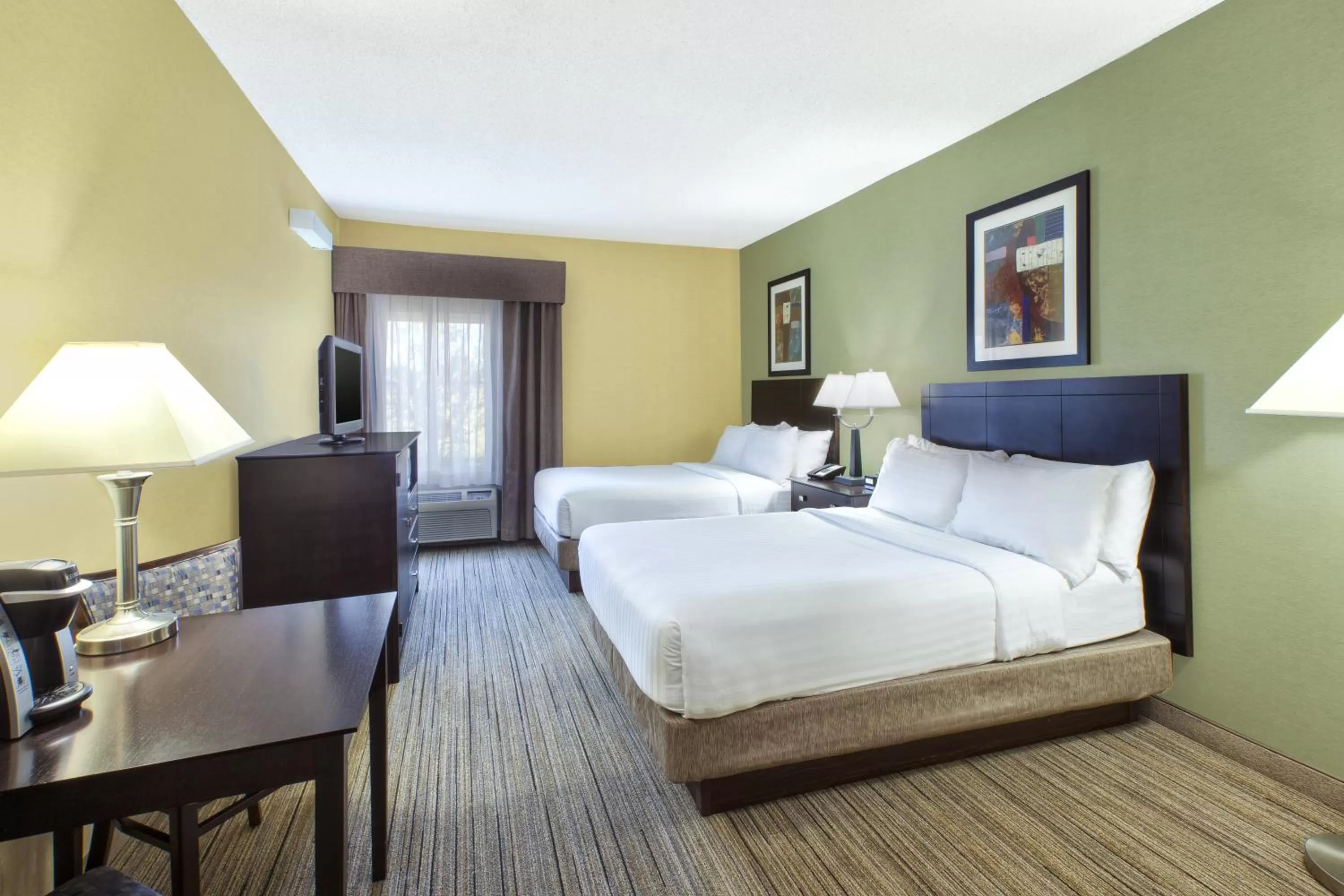 Photo of the whole room, Bed in Country Inn & Suites by Radisson Benton Harbor-St Joseph MI