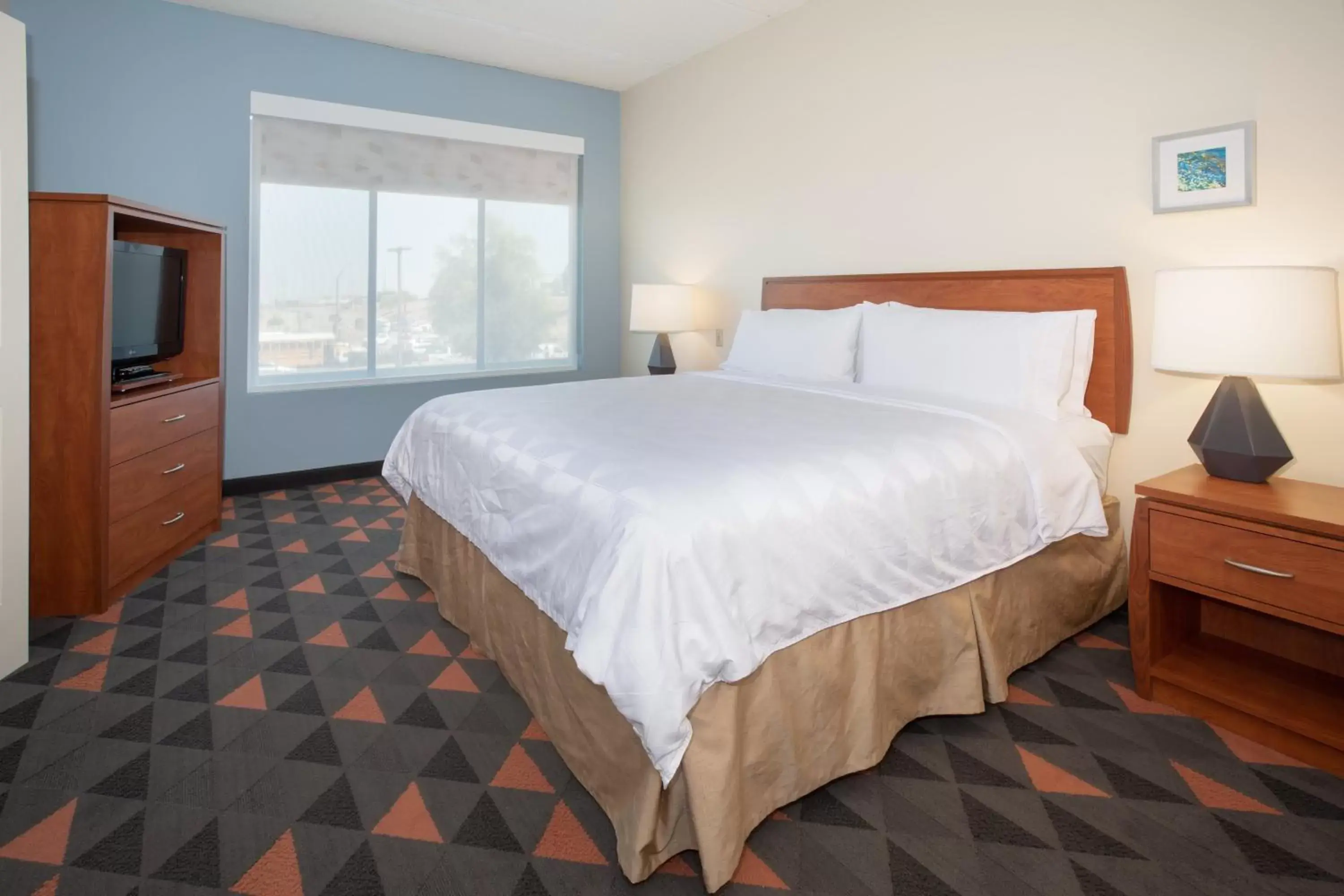 Photo of the whole room, Bed in Holiday Inn Hotels and Suites Goodyear - West Phoenix Area, an IHG Hotel