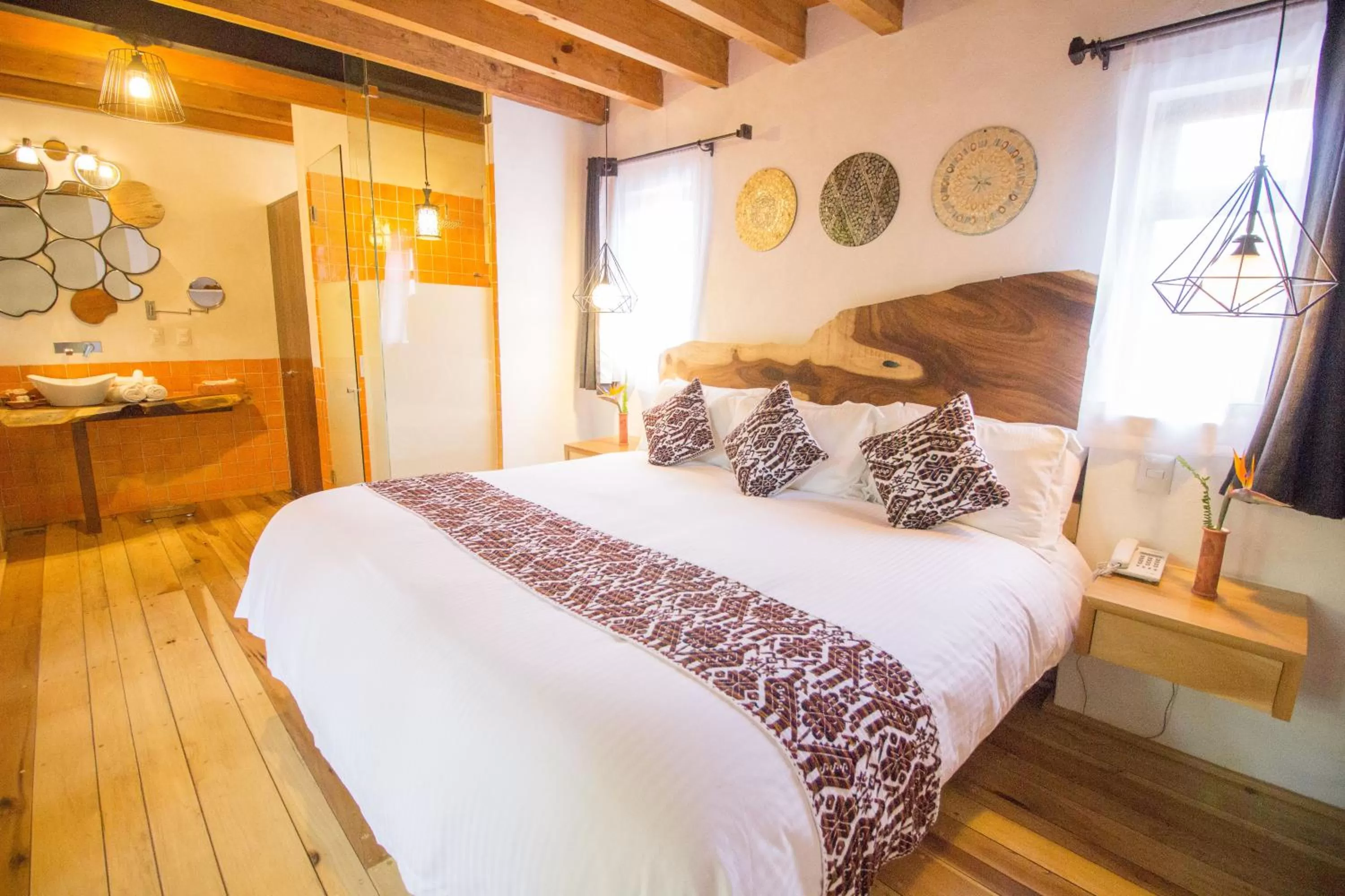 Deluxe Double Room in Mesón De Leyendas Breakfast & Downtown