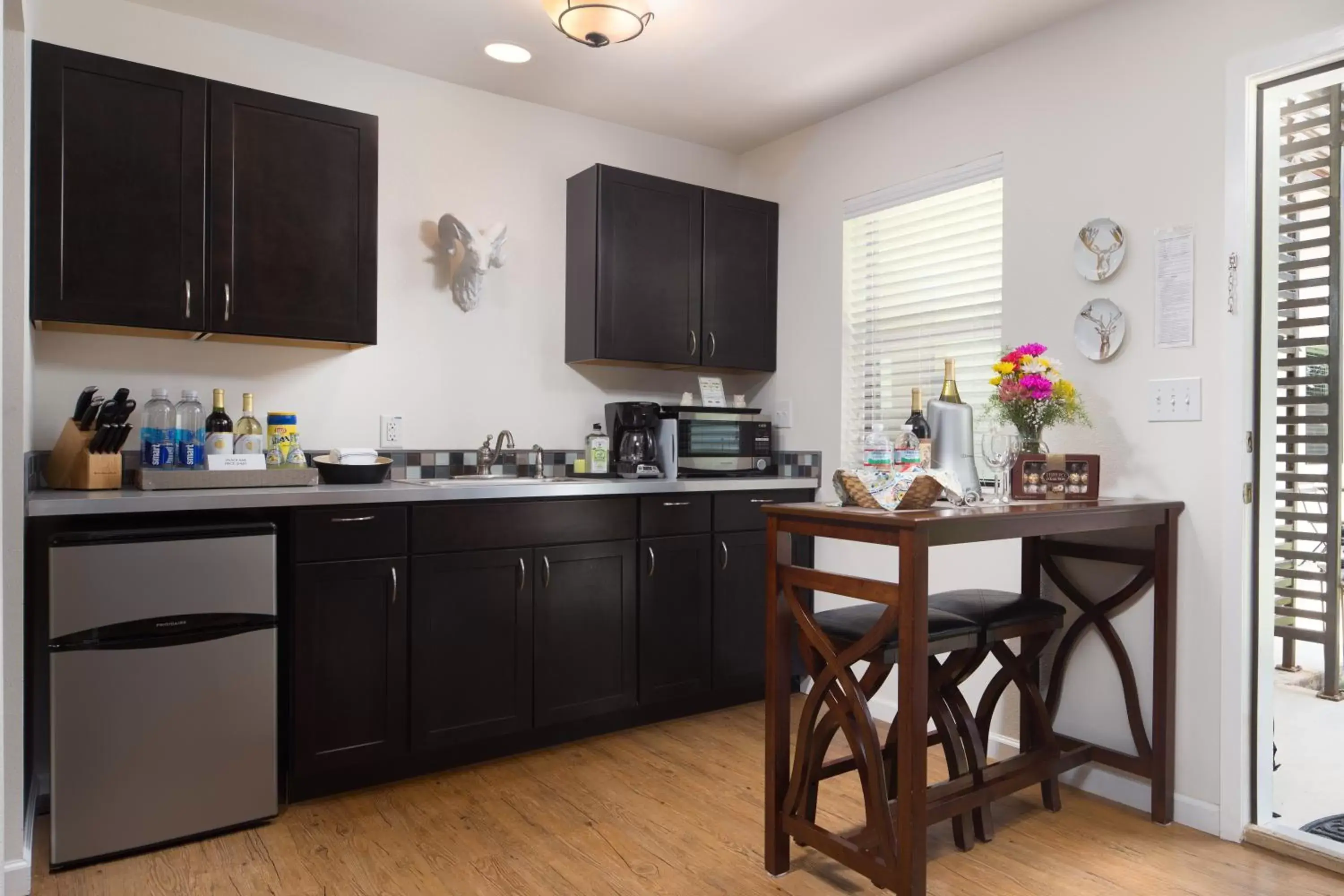 Kitchen/Kitchenette in Hotel Flora and Fauna