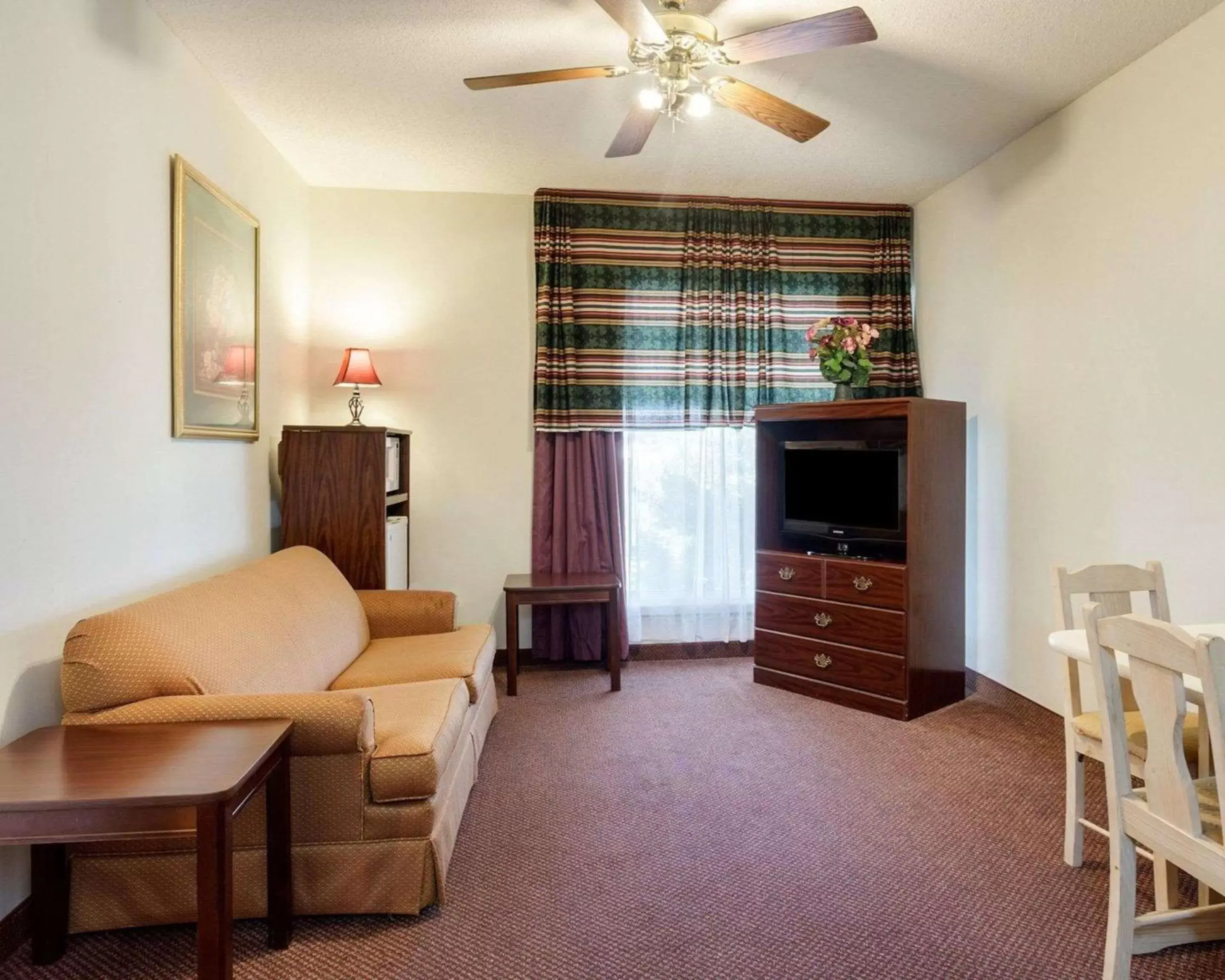 Bedroom, Seating Area in Quality Inn Robinsonville