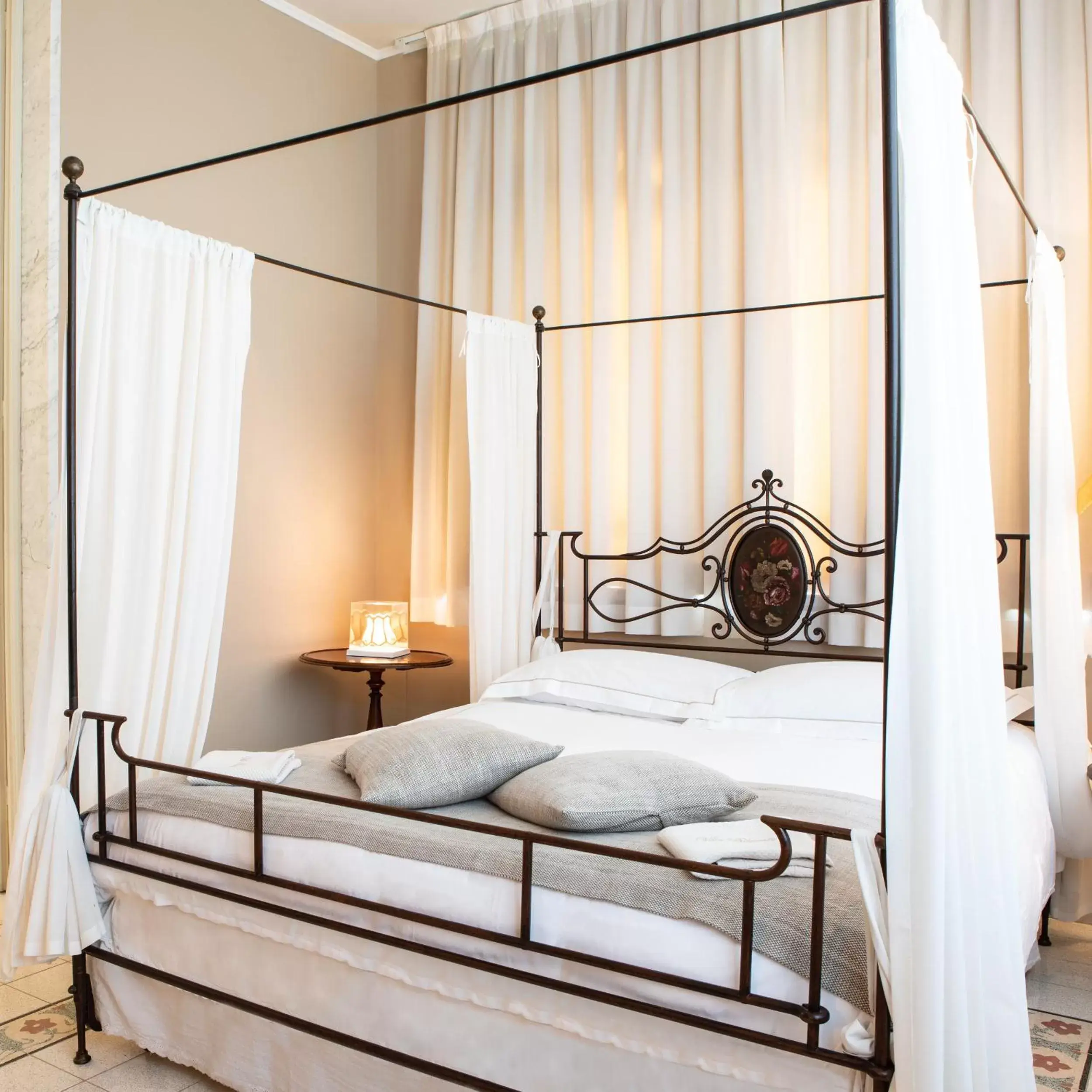 Spring, Bed in Villa Belverde Boutique Hotel