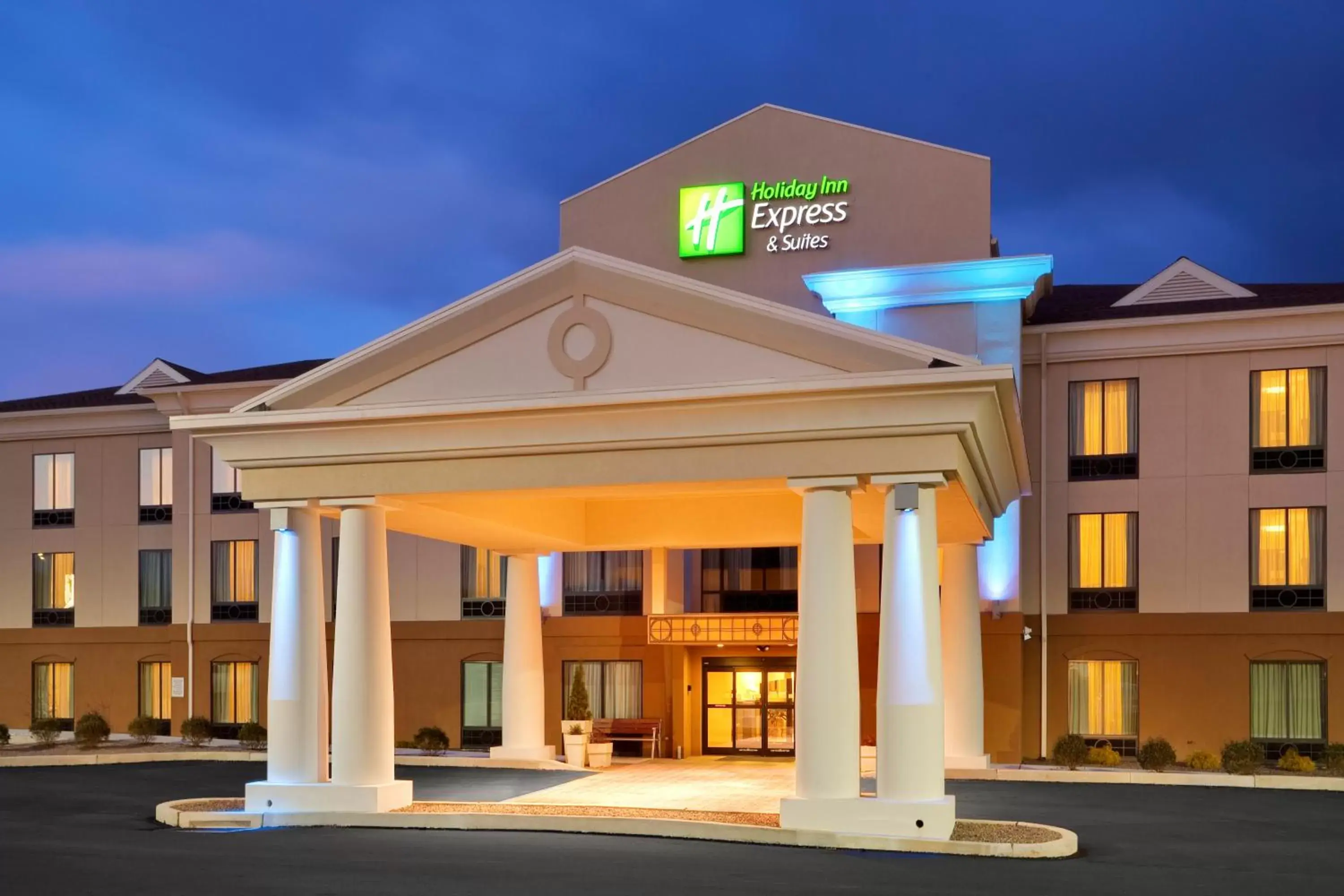 Property Building in Holiday Inn Express Hotel & Suites Lebanon, an IHG Hotel