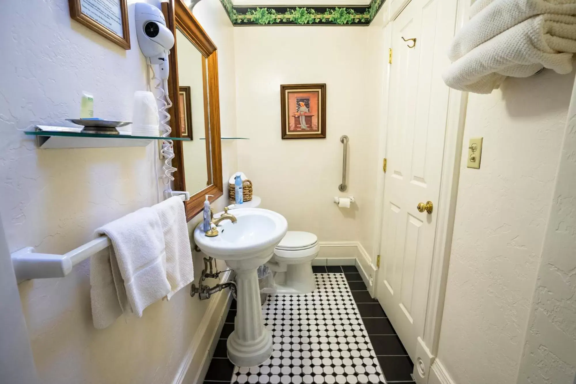 Bathroom in Red Garter Inn