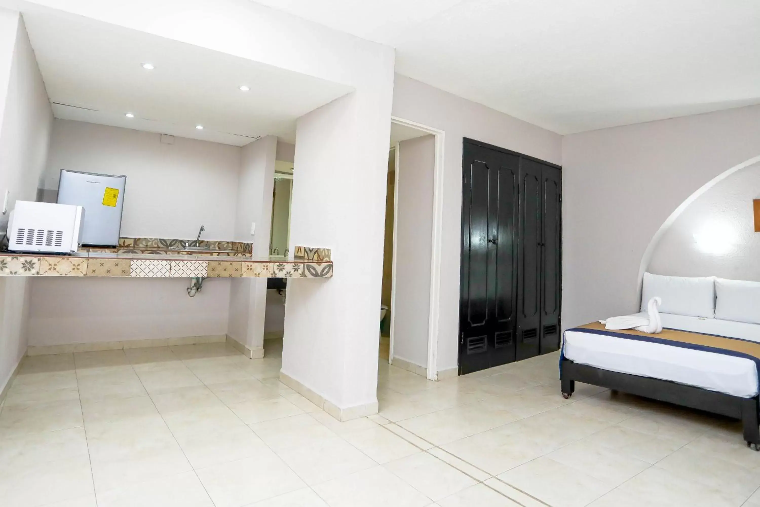 Photo of the whole room, Bathroom in Hotel Caribe Internacional Cancun