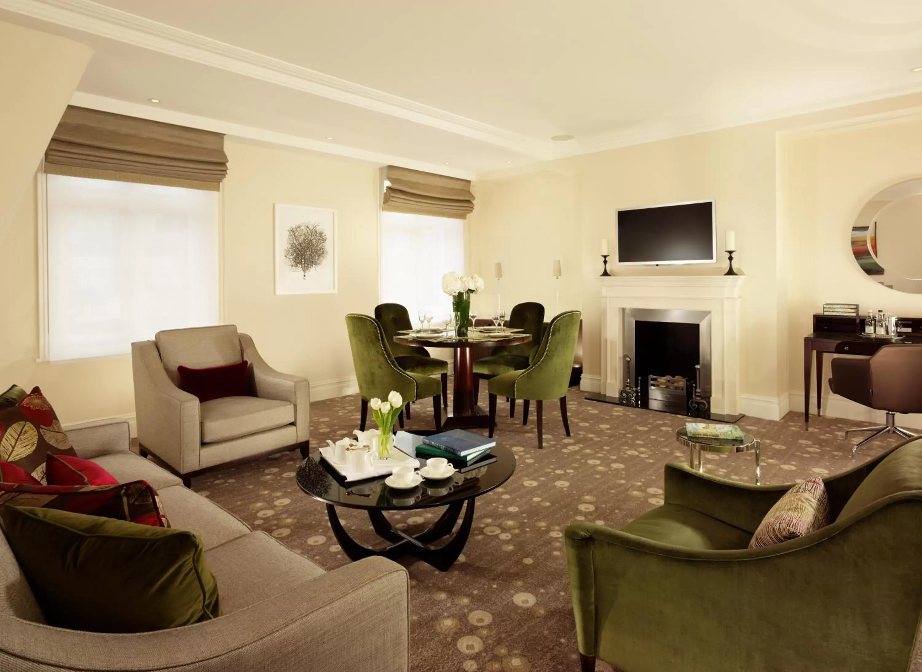 Communal lounge/ TV room in Taj 51 Buckingham Gate Suites and Residences
