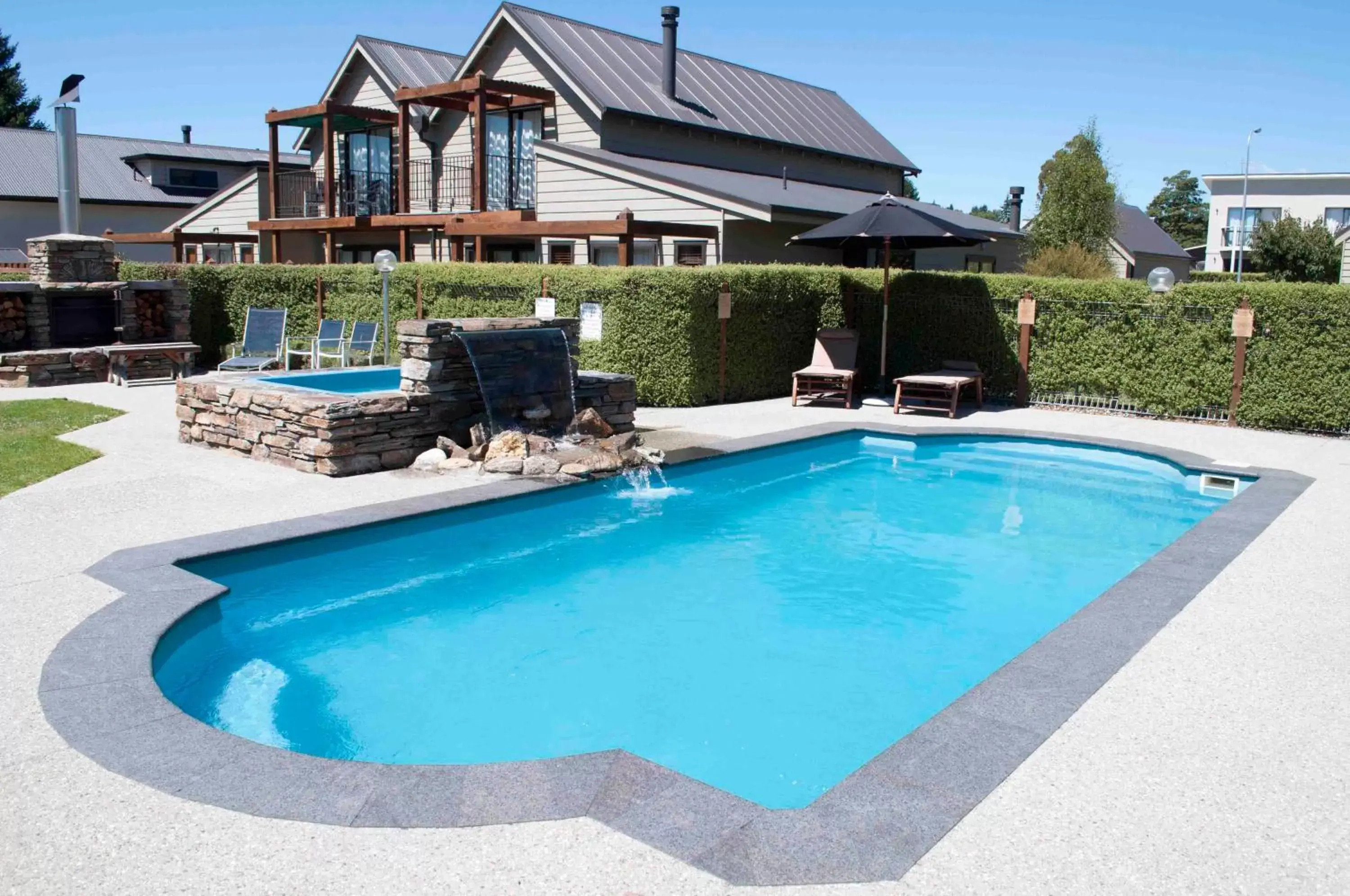 Swimming pool, Property Building in Wanaka Luxury Apartments