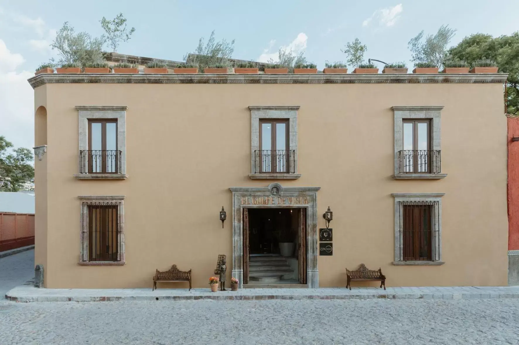 Property building, Winter in El Golpe de Vista