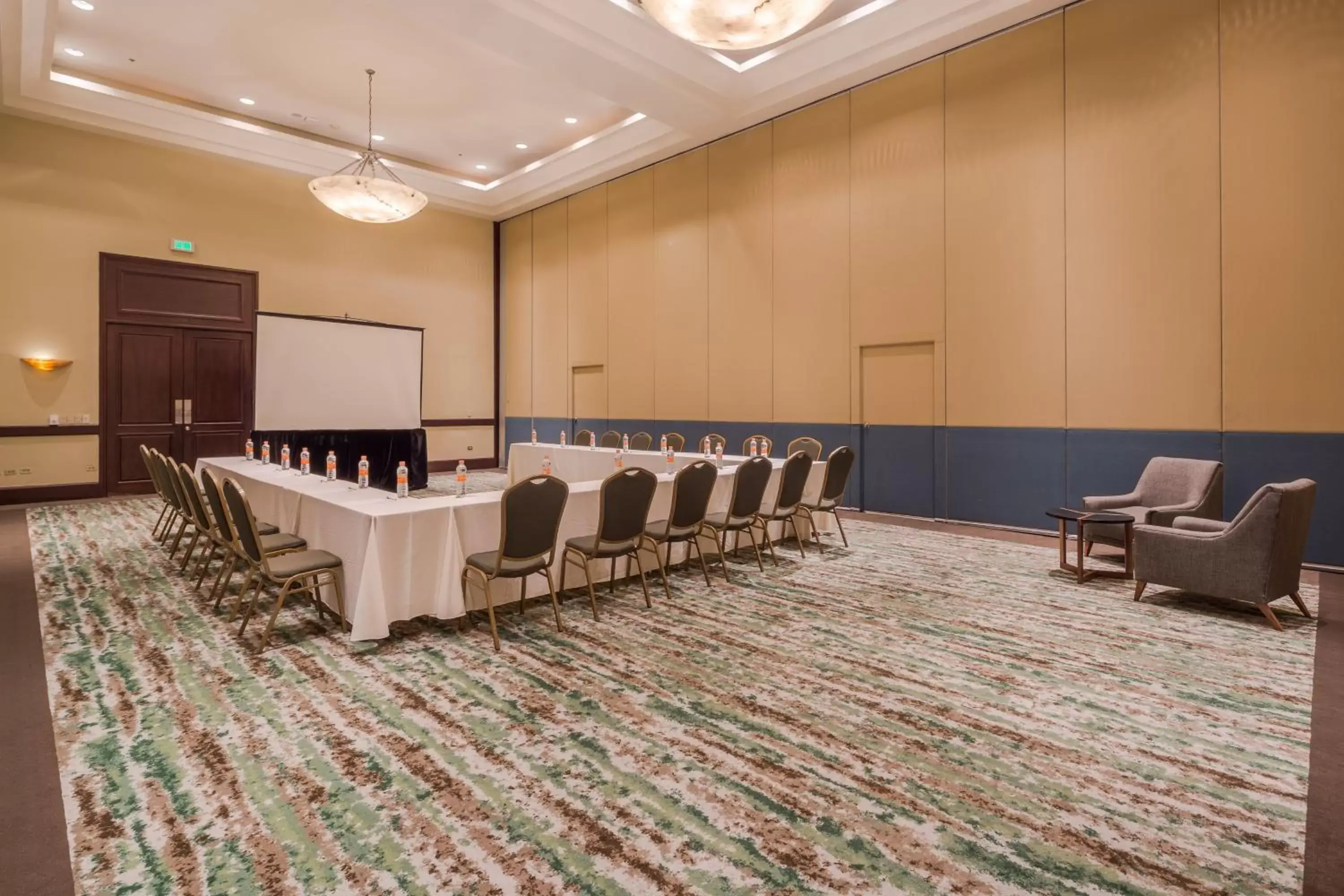 Meeting/conference room in Holiday Inn Monterrey Valle, an IHG Hotel