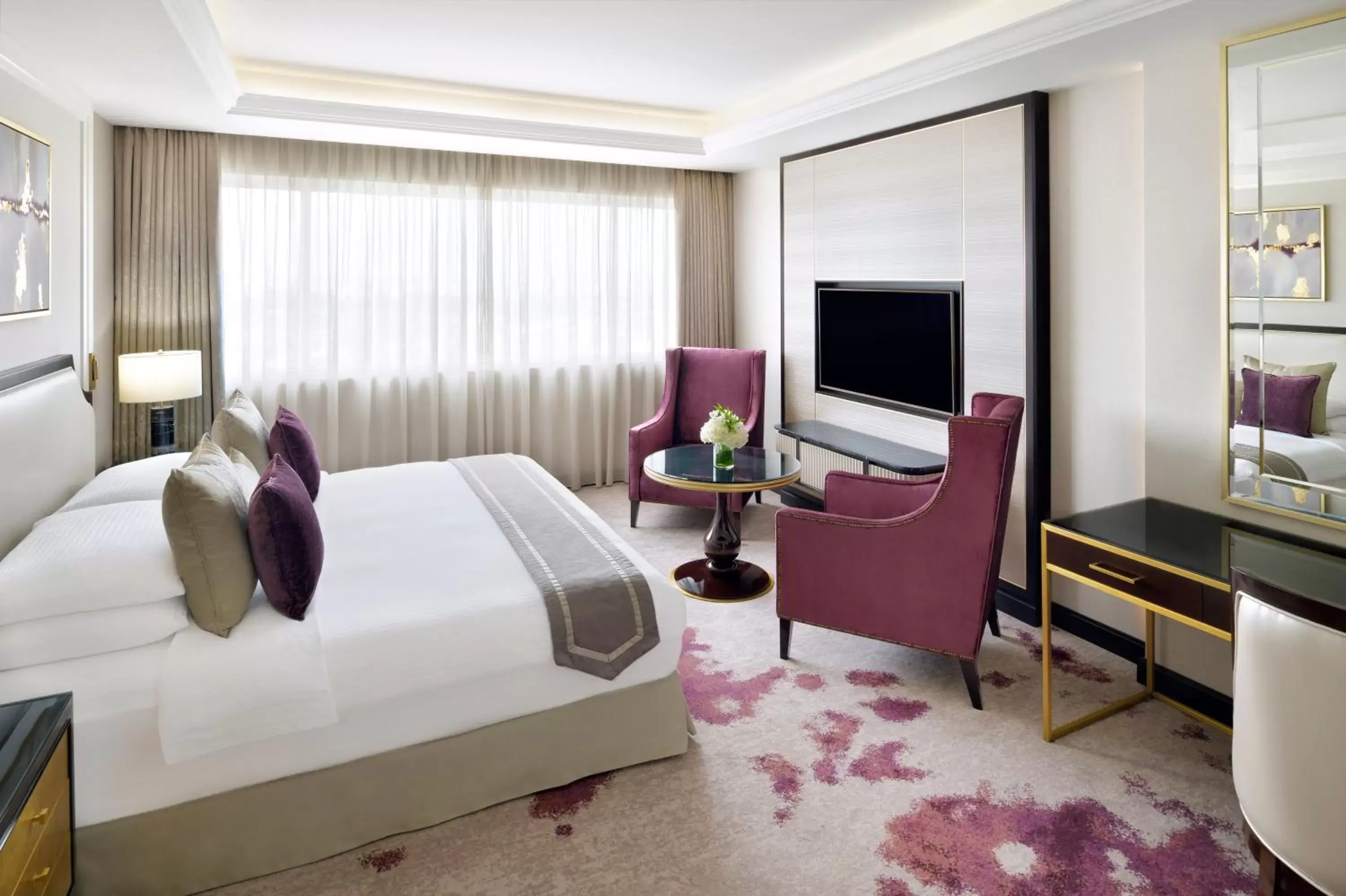 Bedroom, TV/Entertainment Center in Mövenpick Hotel Bahrain