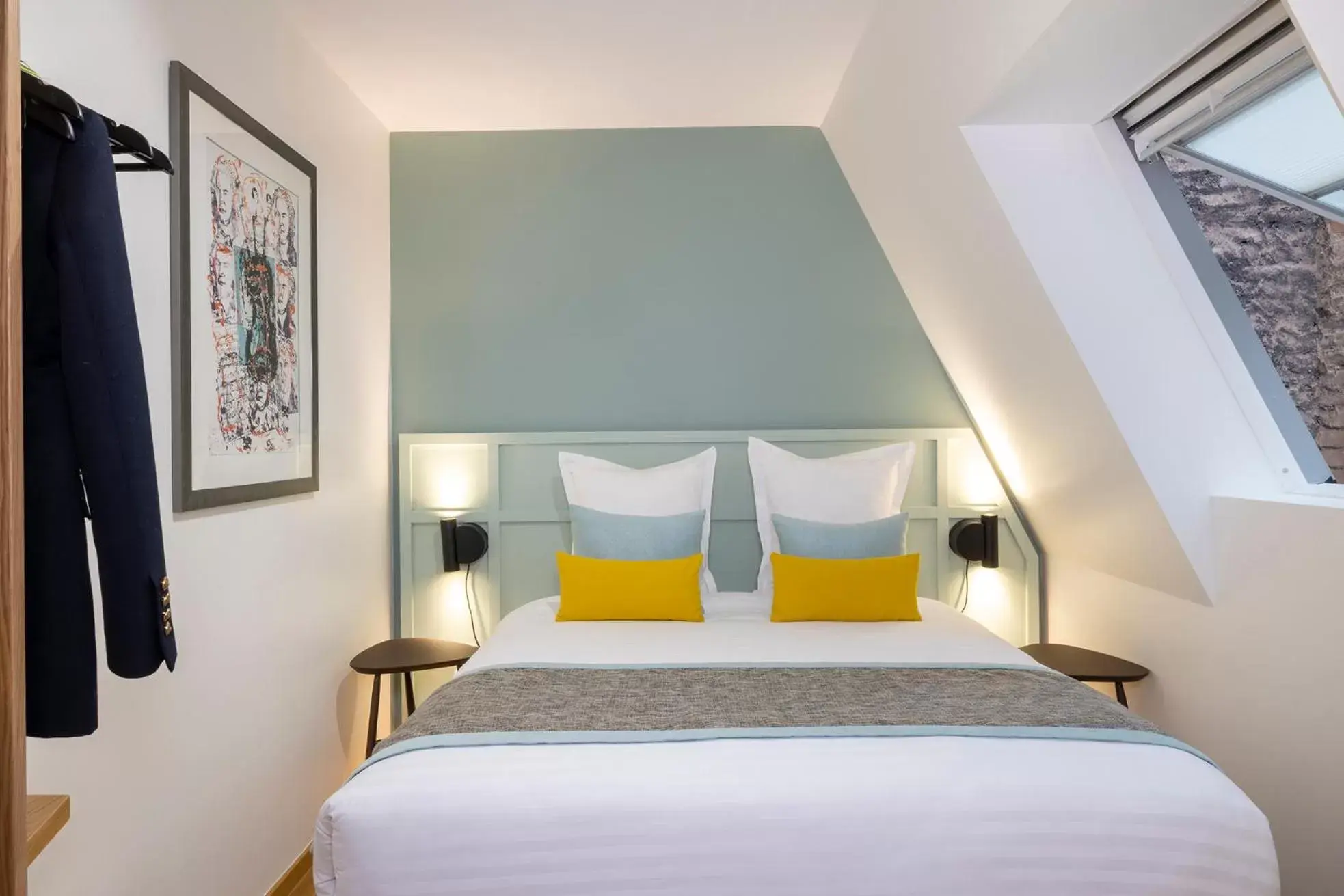 Bed in Hôtel Du Dragon