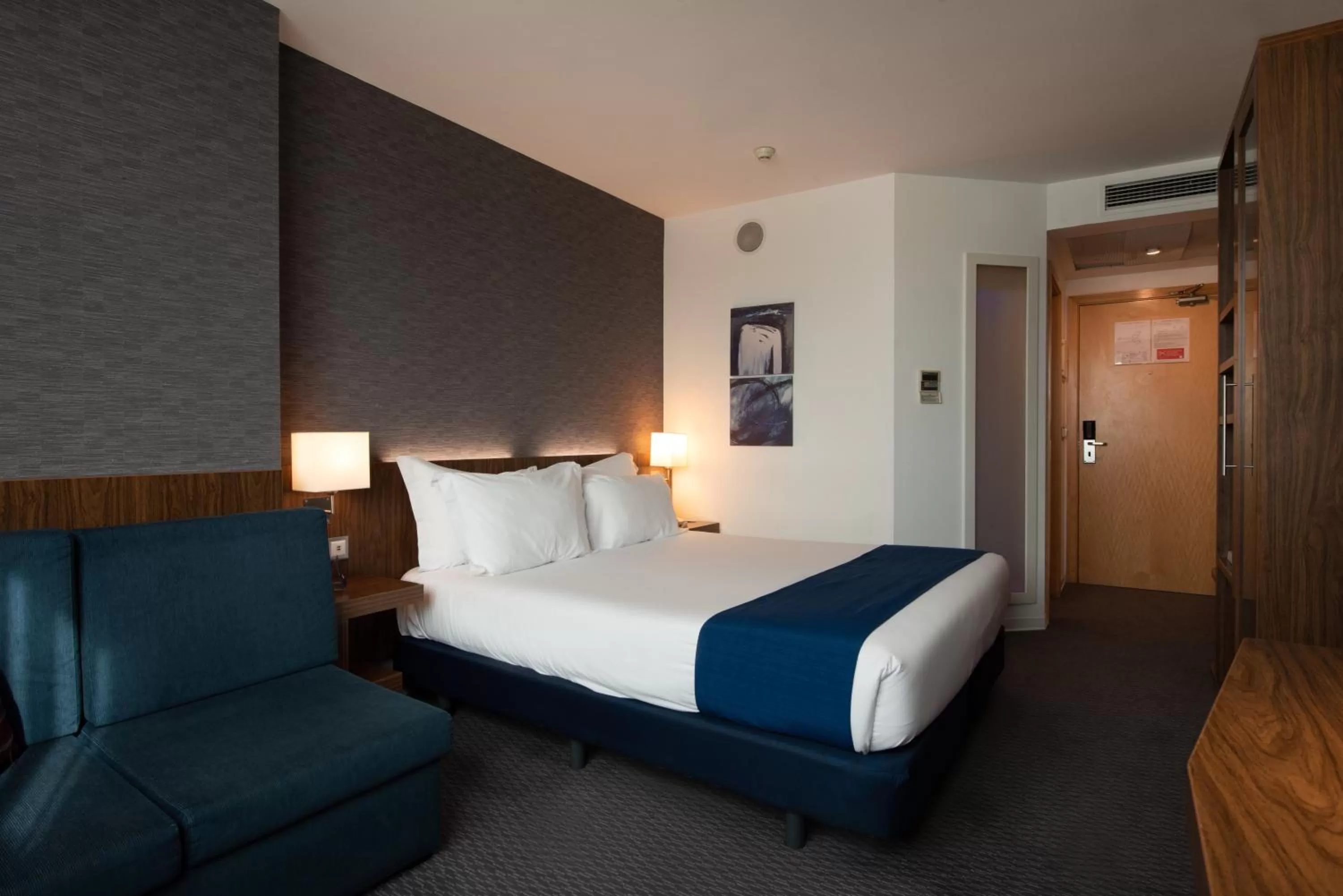 Photo of the whole room, Bed in Holiday Inn Express Lisbon Airport by IHG