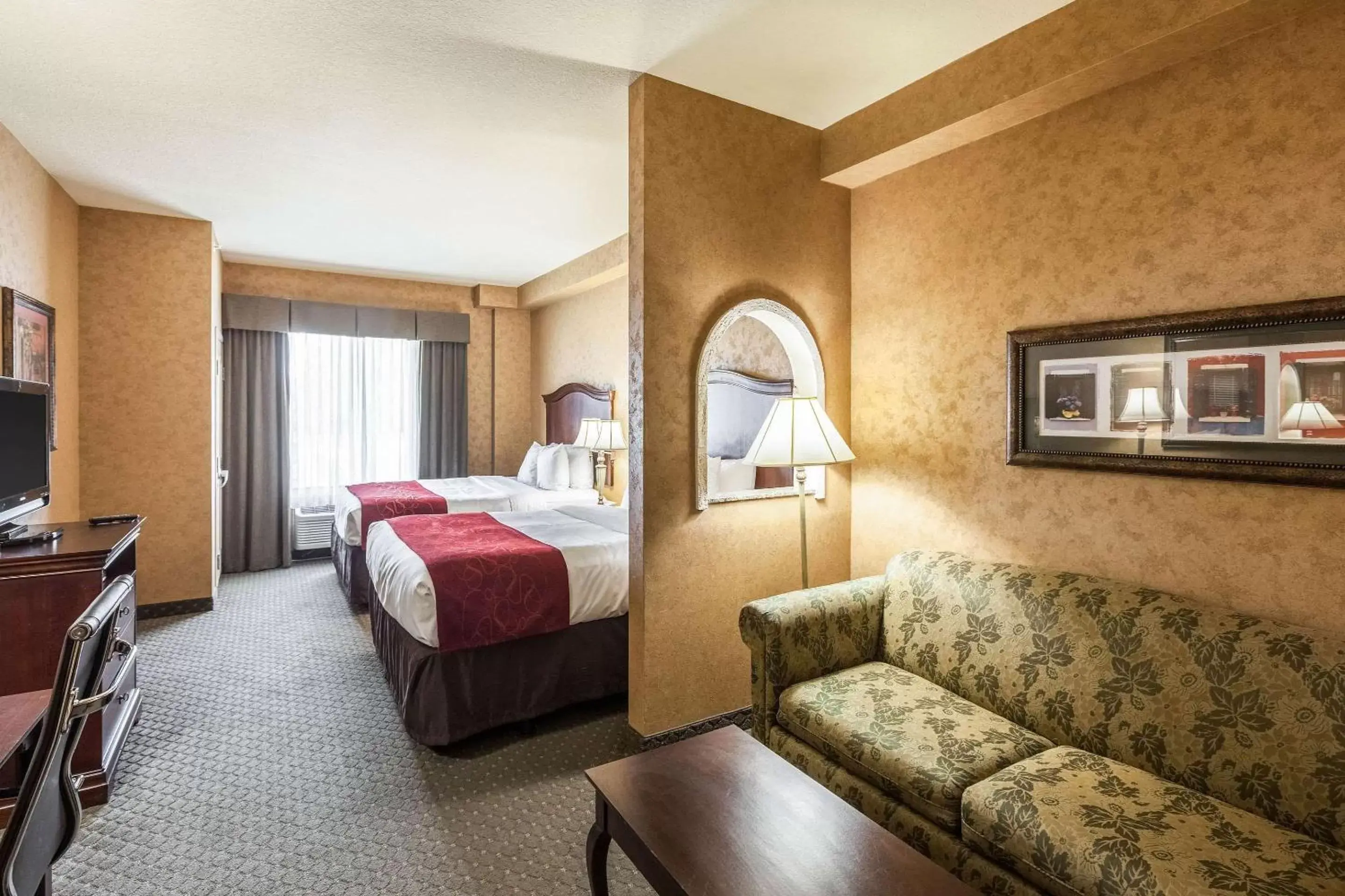 Photo of the whole room in Comfort Suites Alamo Riverwalk