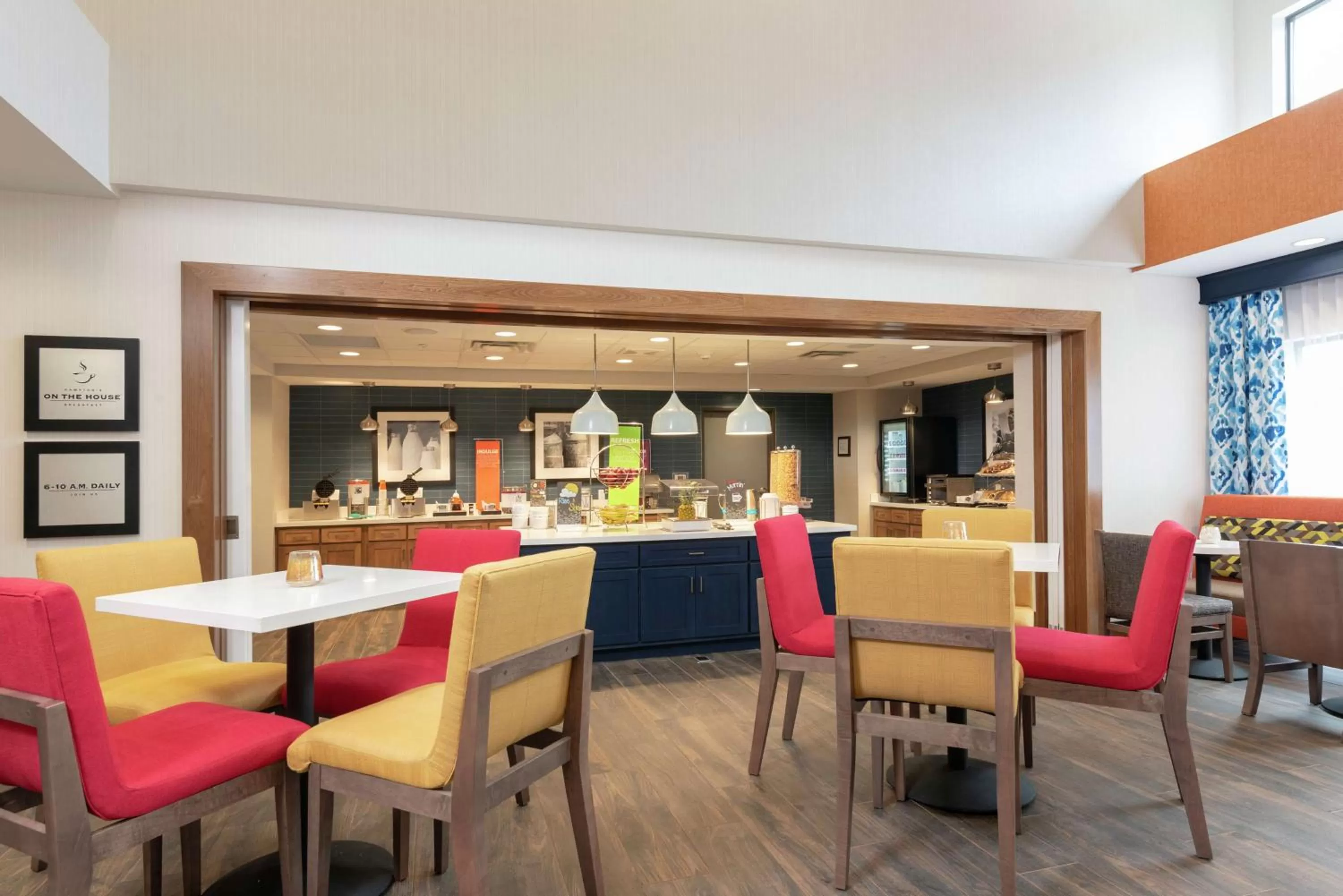 Dining area in Hampton Inn & Suites Xenia Dayton