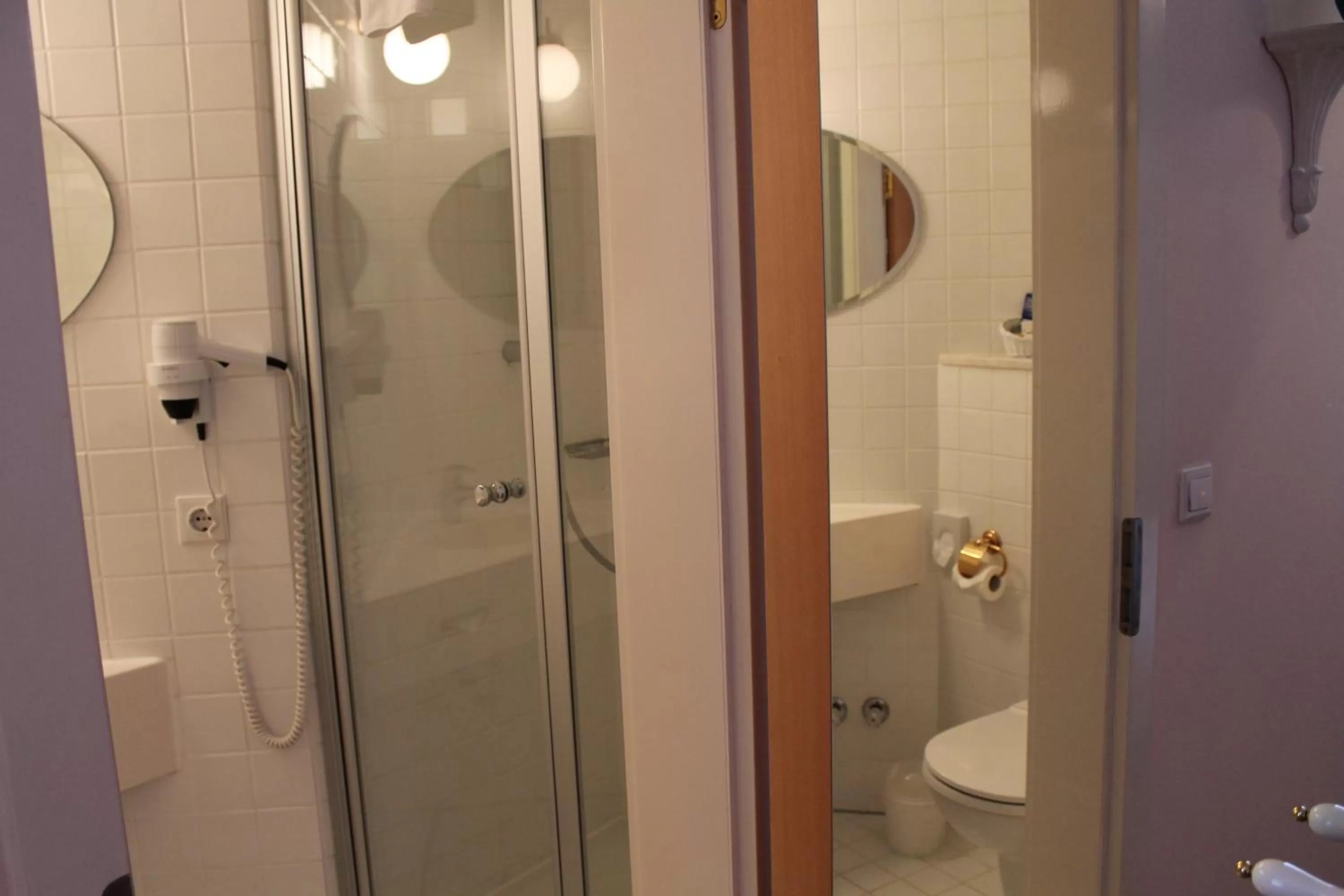 Bathroom in Art-Hotel Robert Mayer