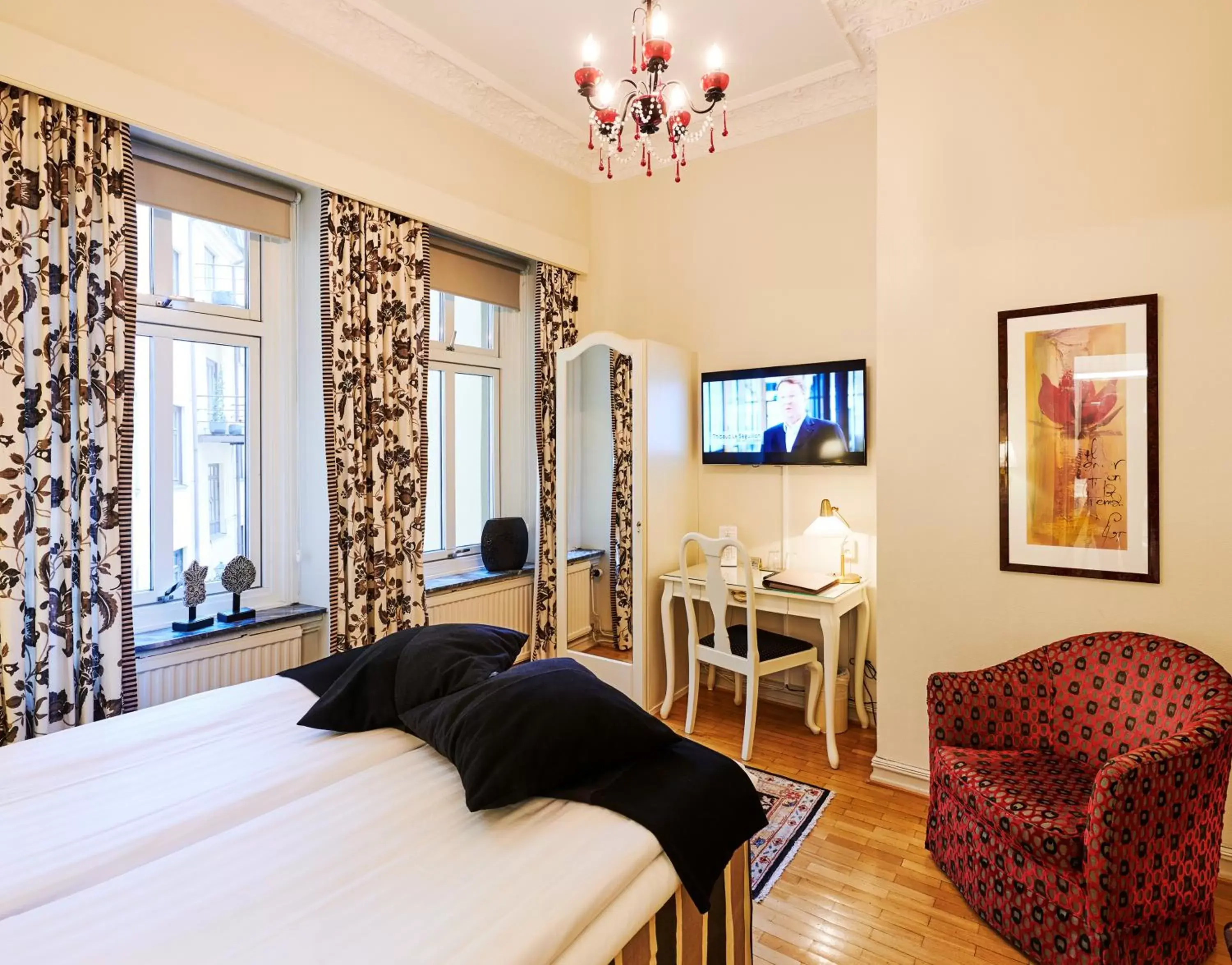 Photo of the whole room, Bed in Hotel Royal Photo of the whole room, Bed in Hotel Royal