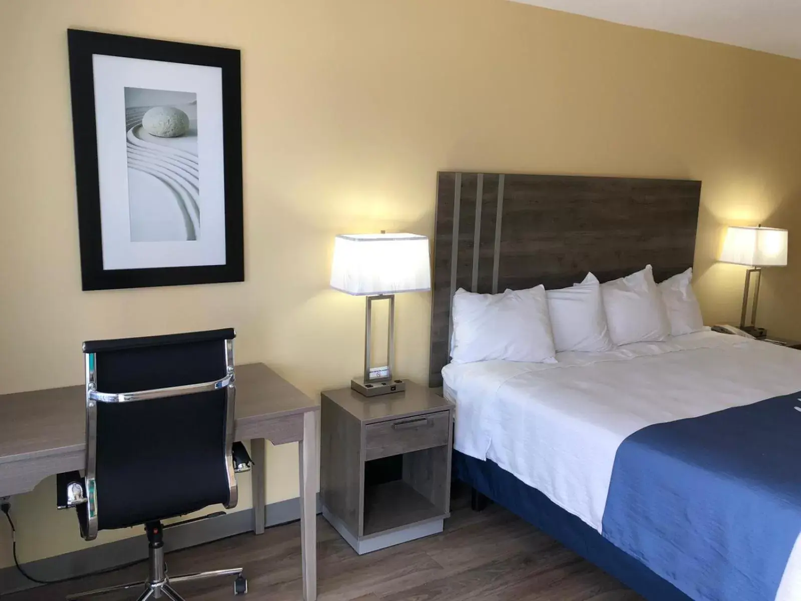 Bed in Days Inn by Wyndham Cape Carteret