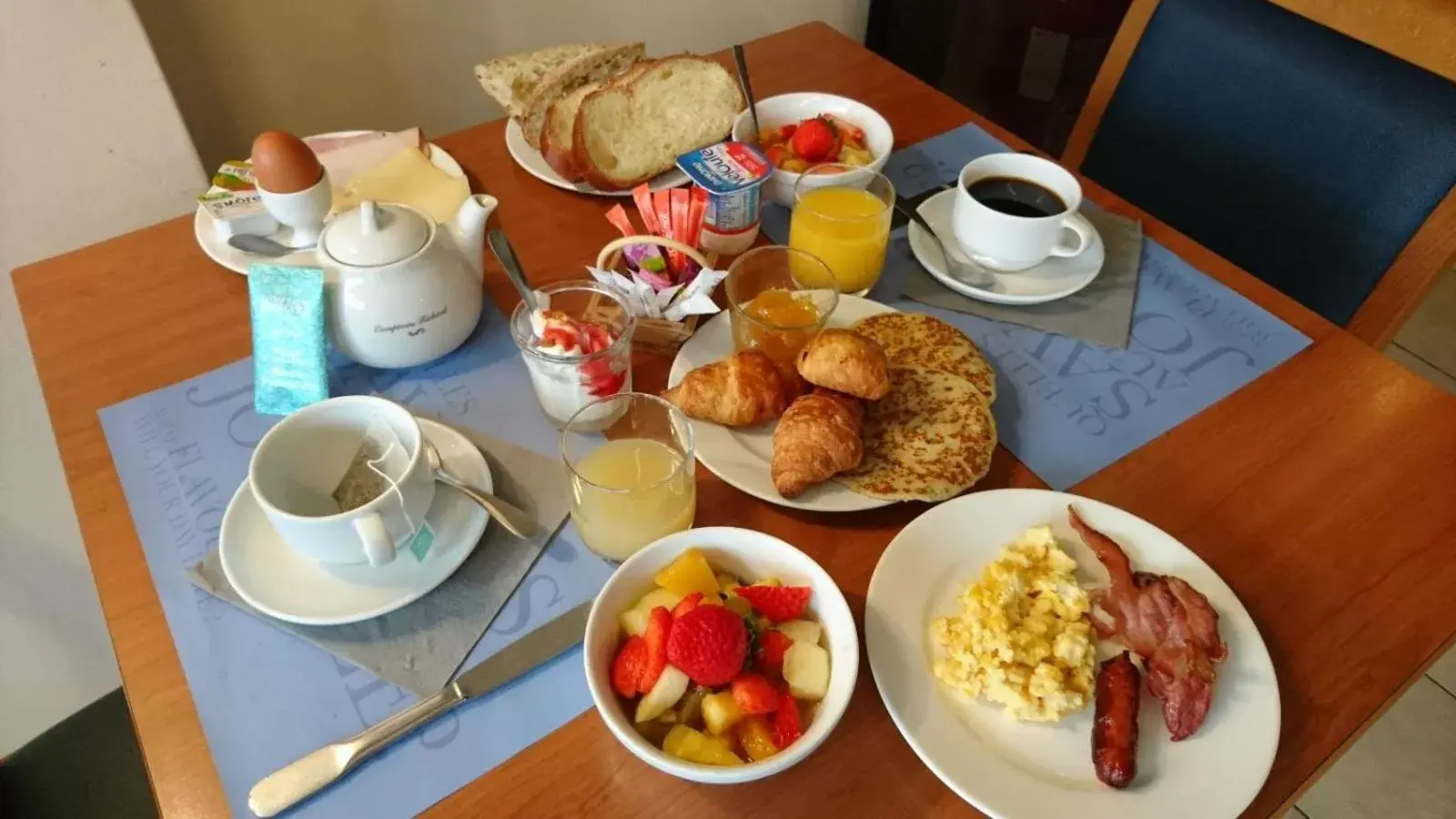 Buffet breakfast, Breakfast in Kyriad Prestige Bordeaux Aeroport