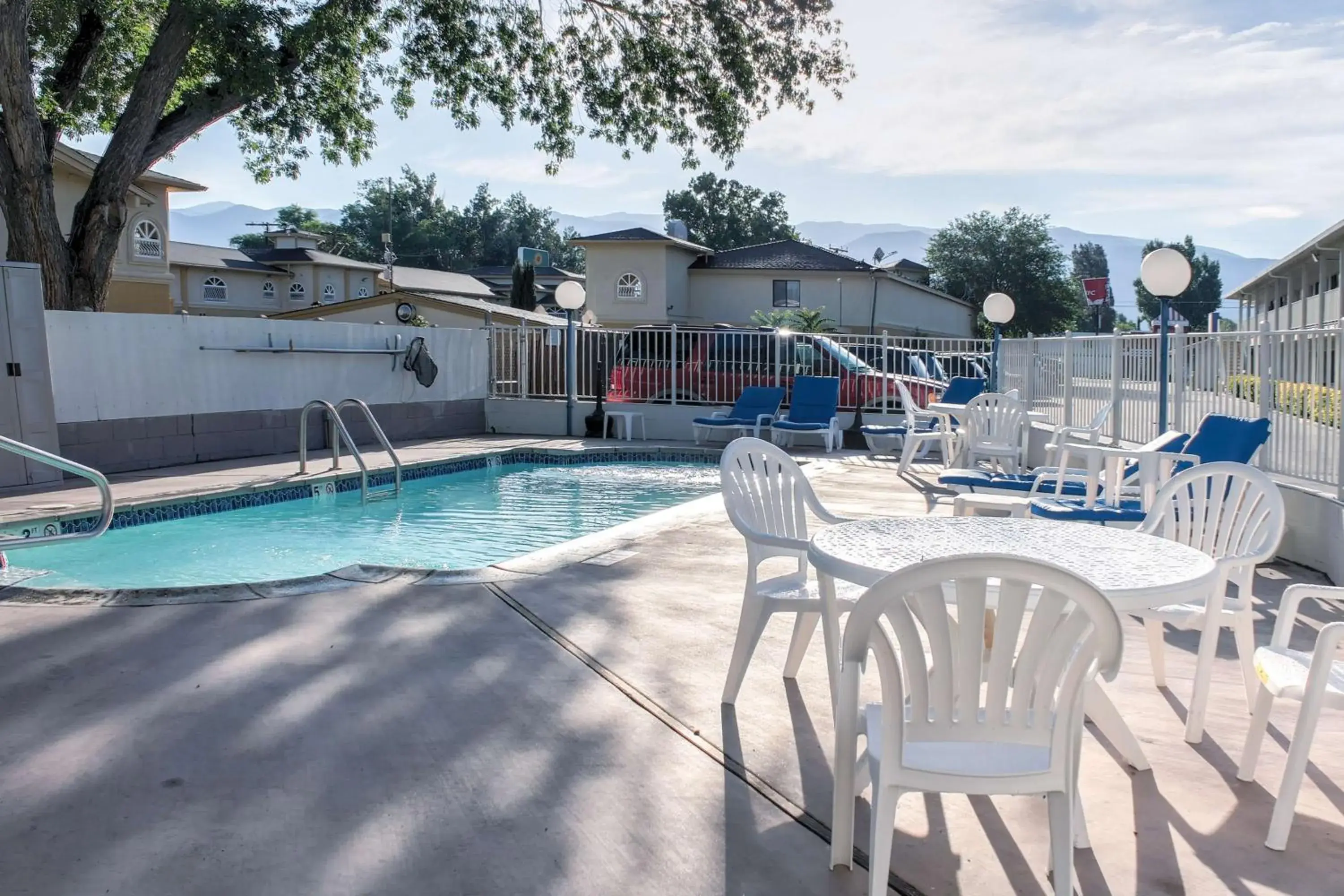 Day, Swimming Pool in Motel 6-Bishop, CA