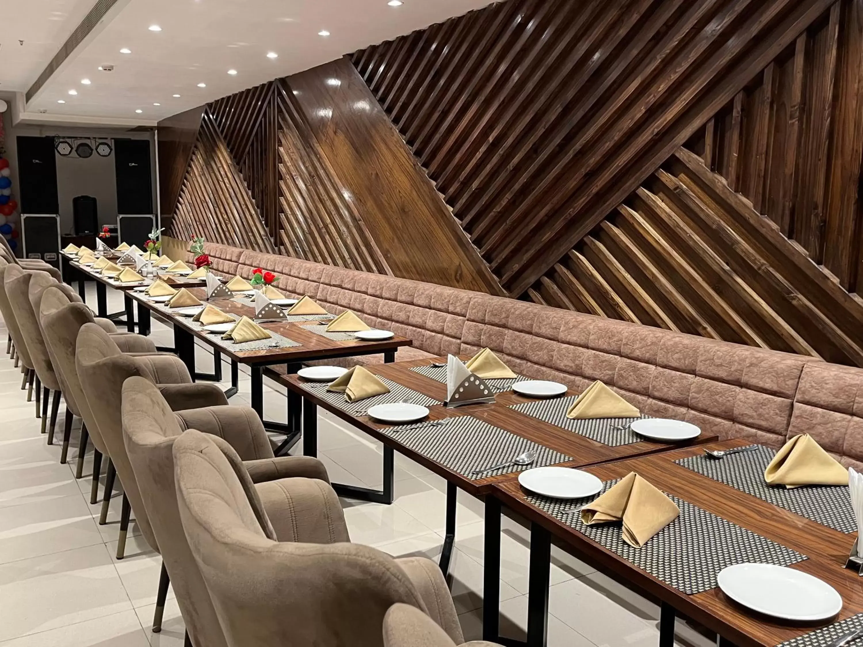 Restaurant/places to eat in RRV Hotel Restaurant/places to eat in RRV Hotel