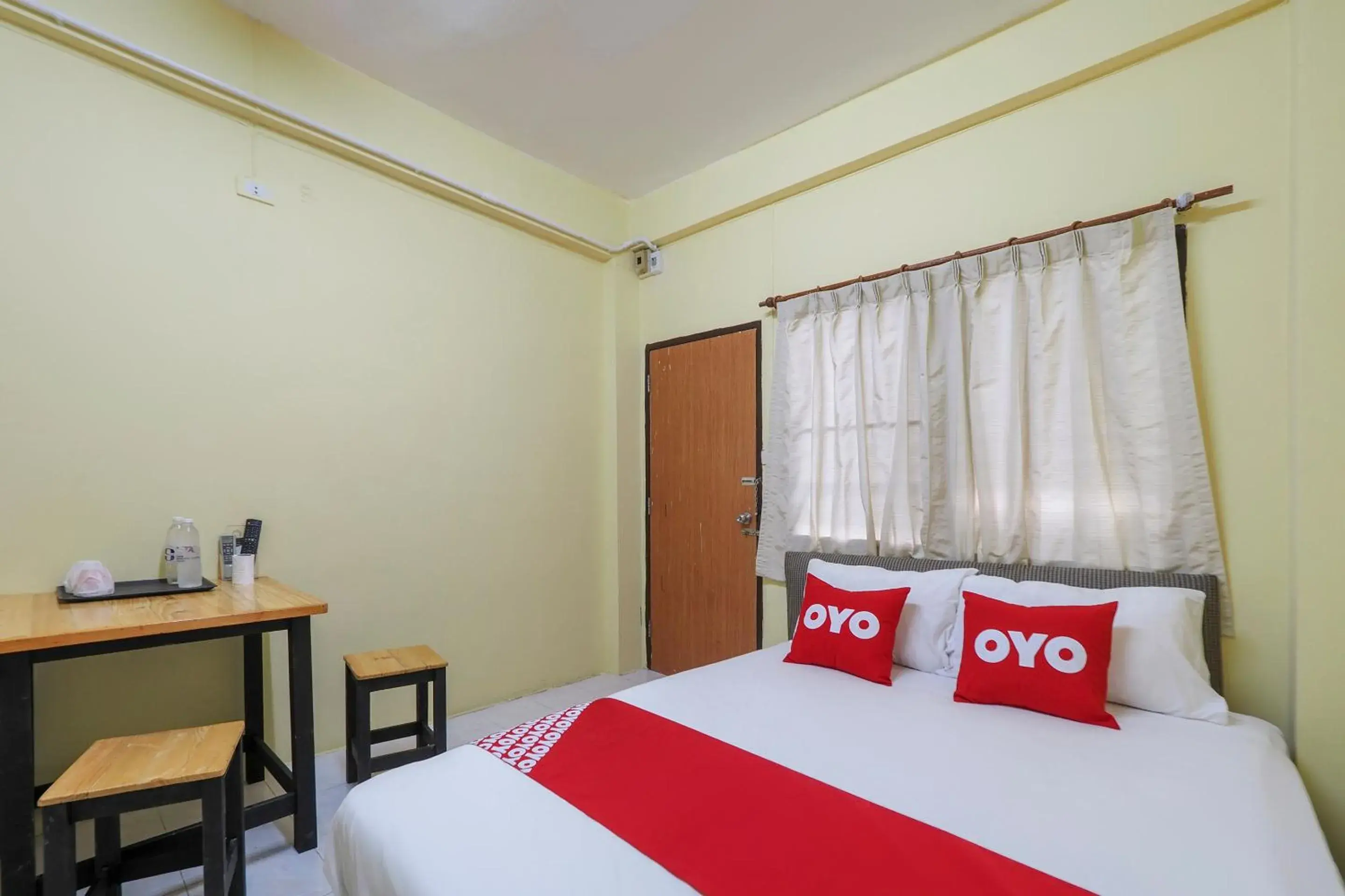 Bedroom, Bed in OYO 471 Sunshine Apartment (Vaccinated Staff)