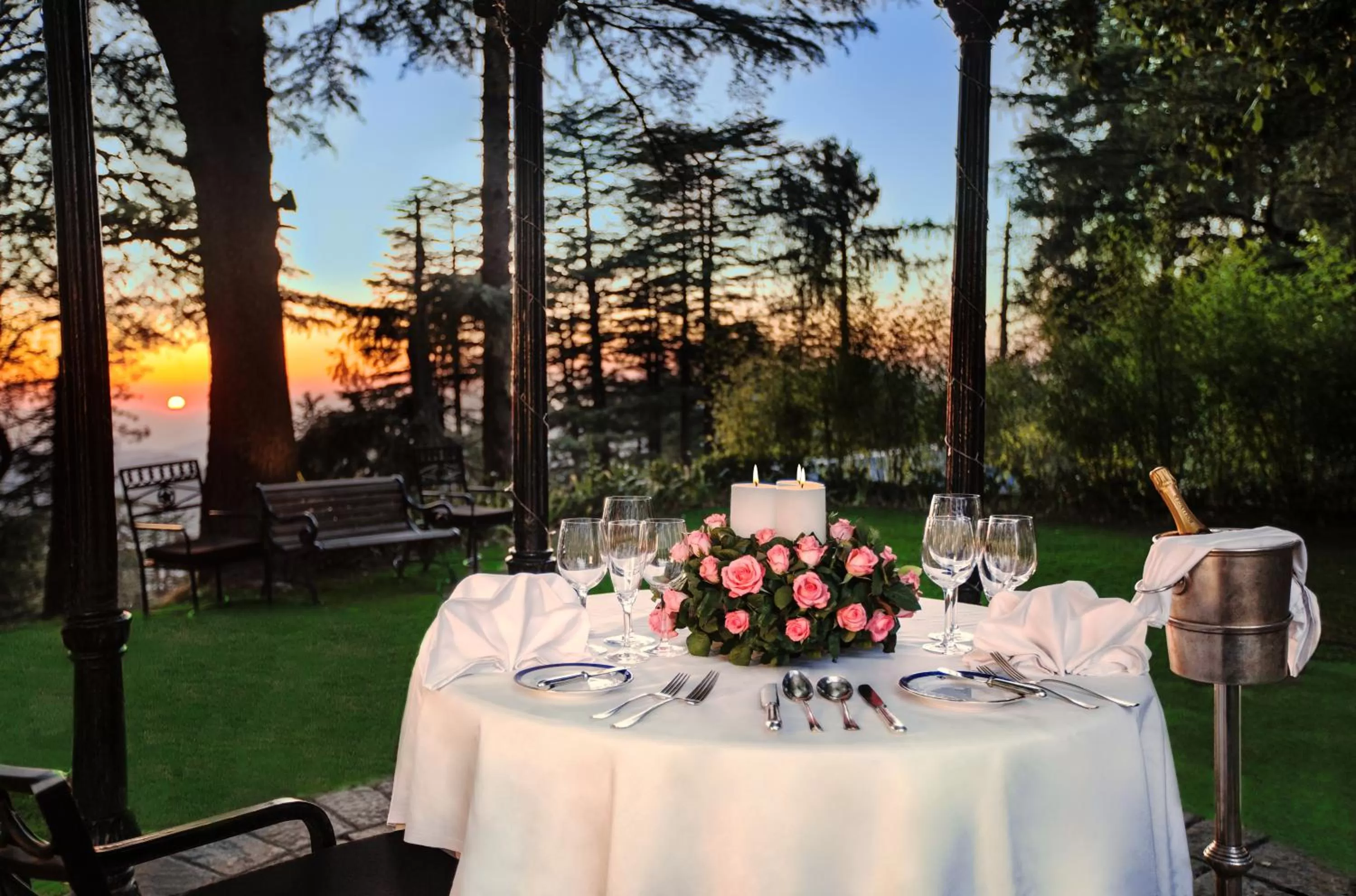 Restaurant/places to eat in Wildflower Hall, An Oberoi Resort, Shimla