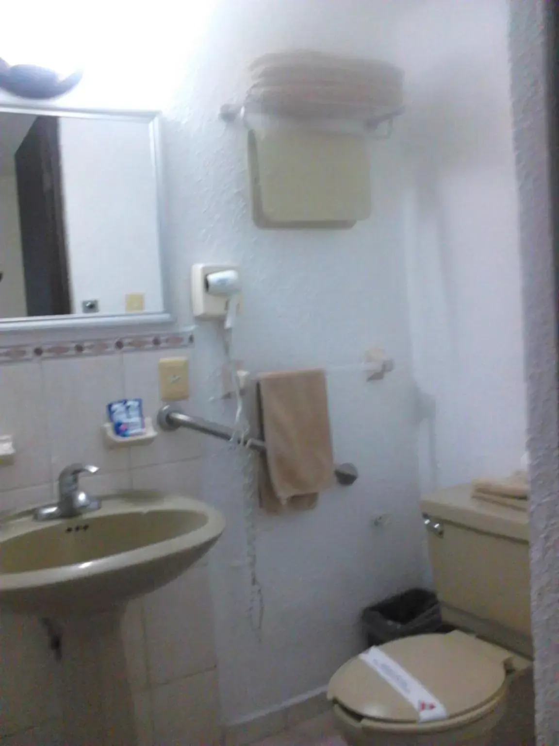 Toilet, Bathroom in Hotel Plaza Independencia