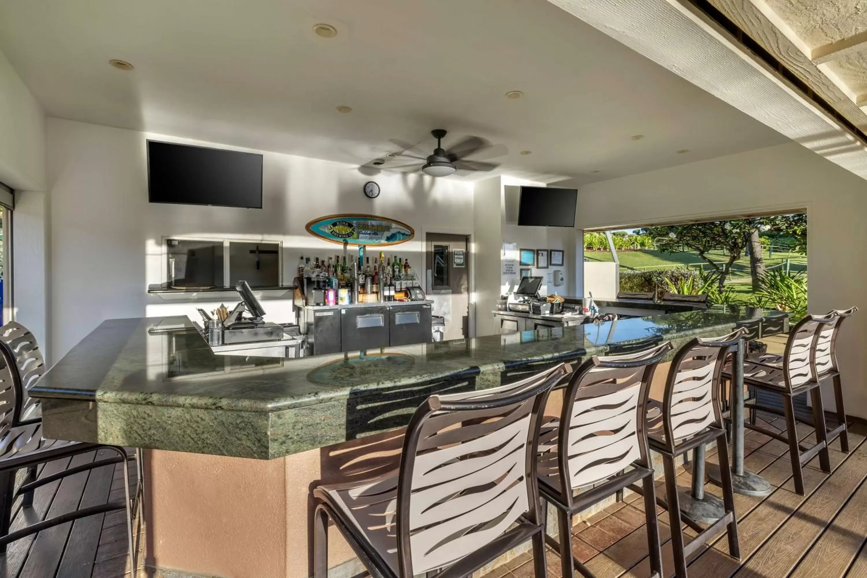 Lounge or bar, Lounge/Bar in Hilton Vacation Club The Point at Poipu Kauai