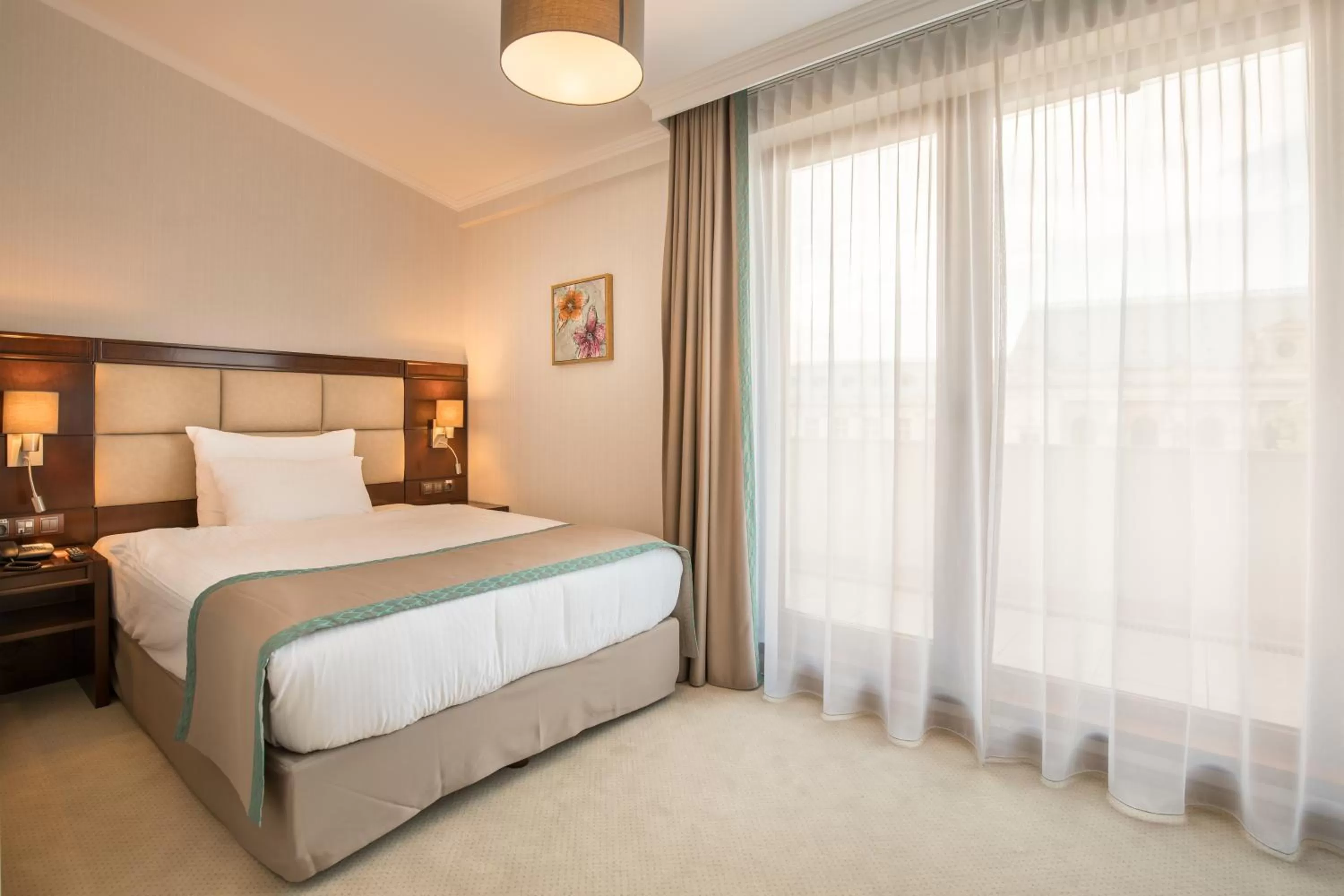 Photo of the whole room, Bed in Concorde Old Bucharest Hotel