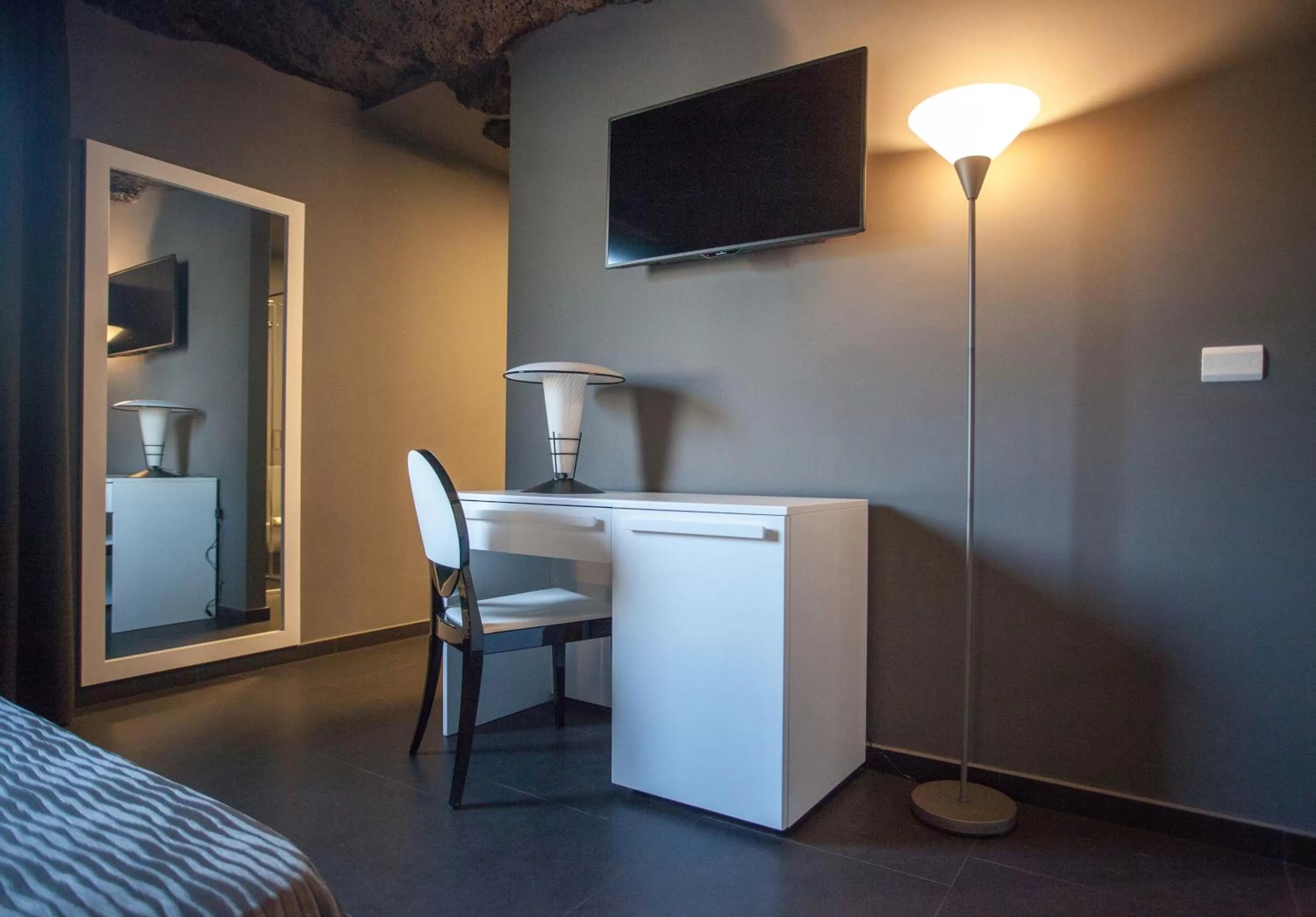 Decorative detail in Tra Le Braccia di Morfeo