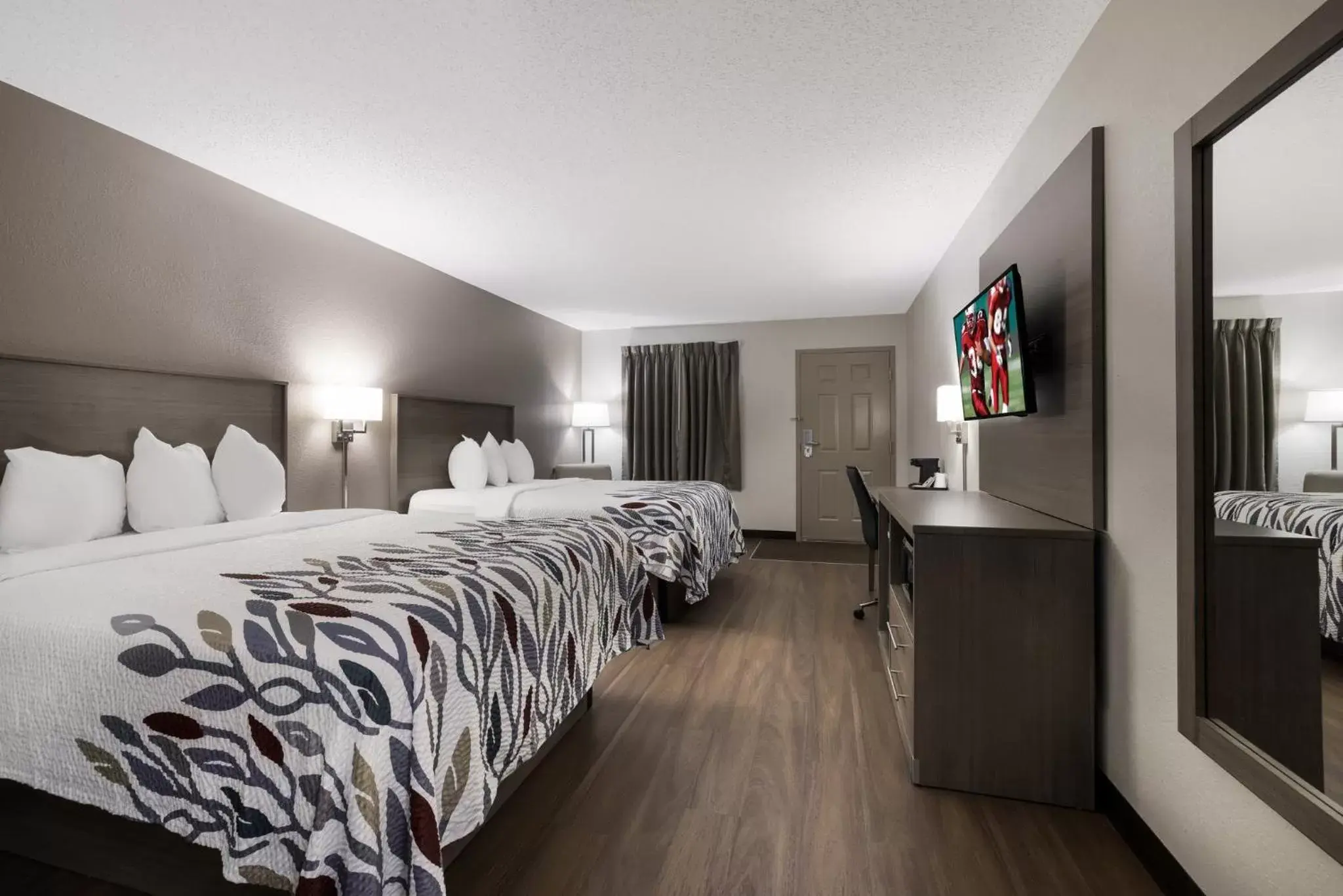 Bedroom, Bed in Red Roof Inn Weedsport Bedroom, Bed in Red Roof Inn Weedsport