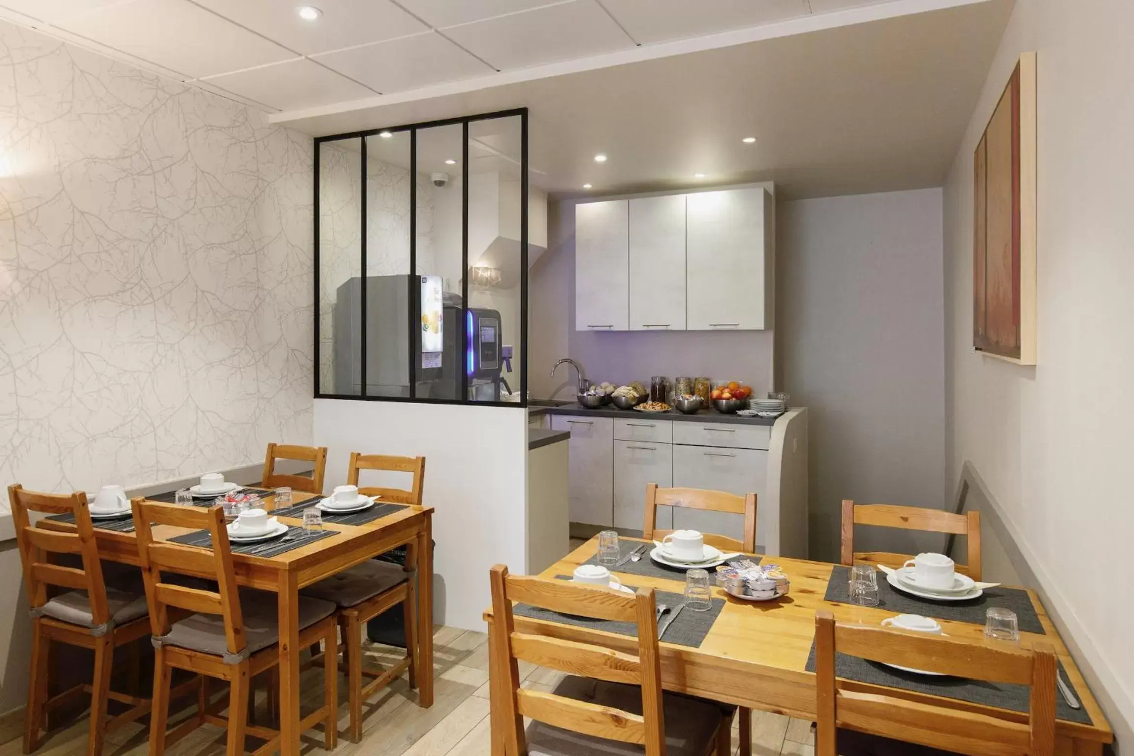 Continental breakfast, Dining Area in Hôtel de l'Étoile