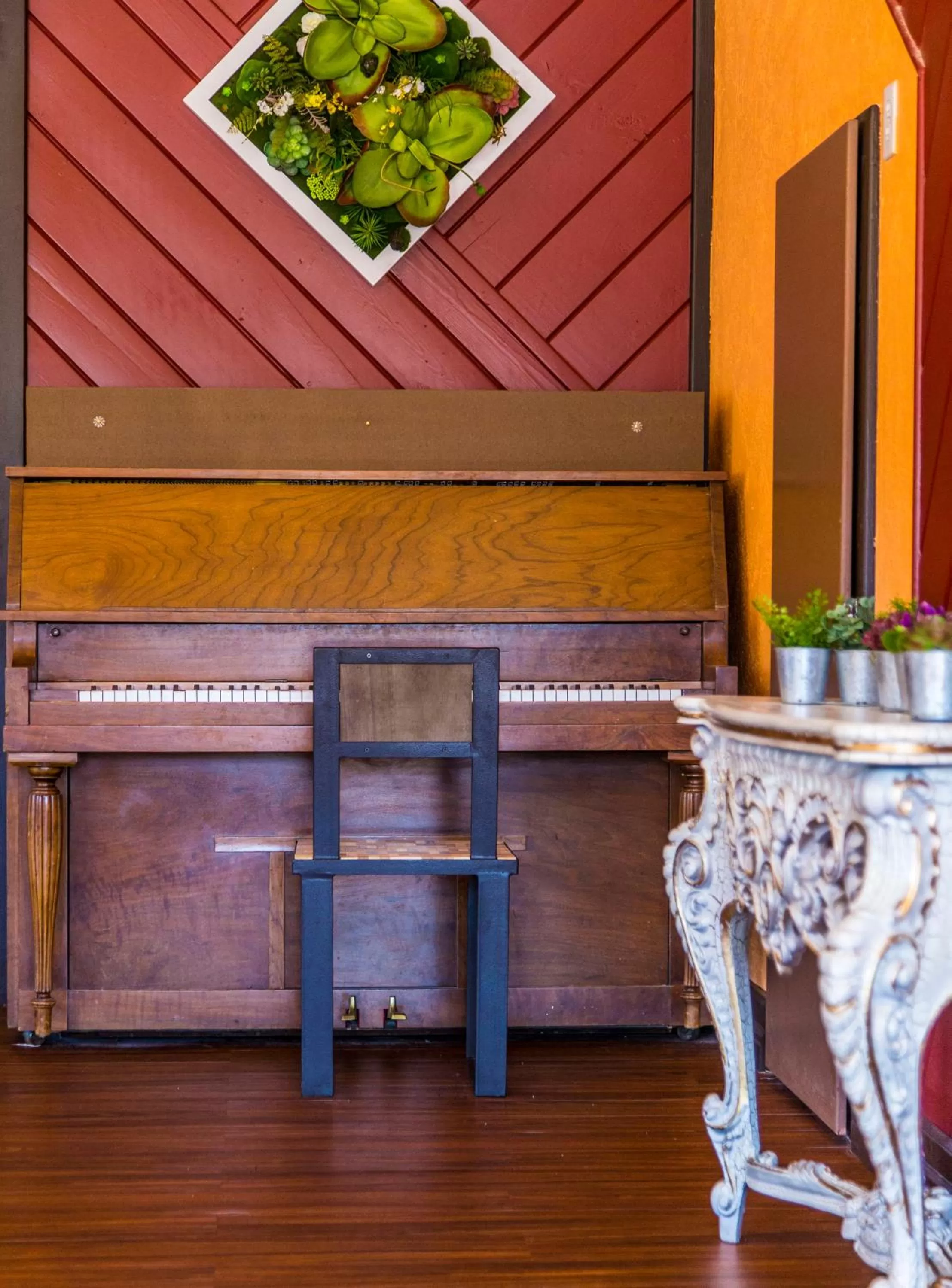 Decorative detail in Mountain View Lodge