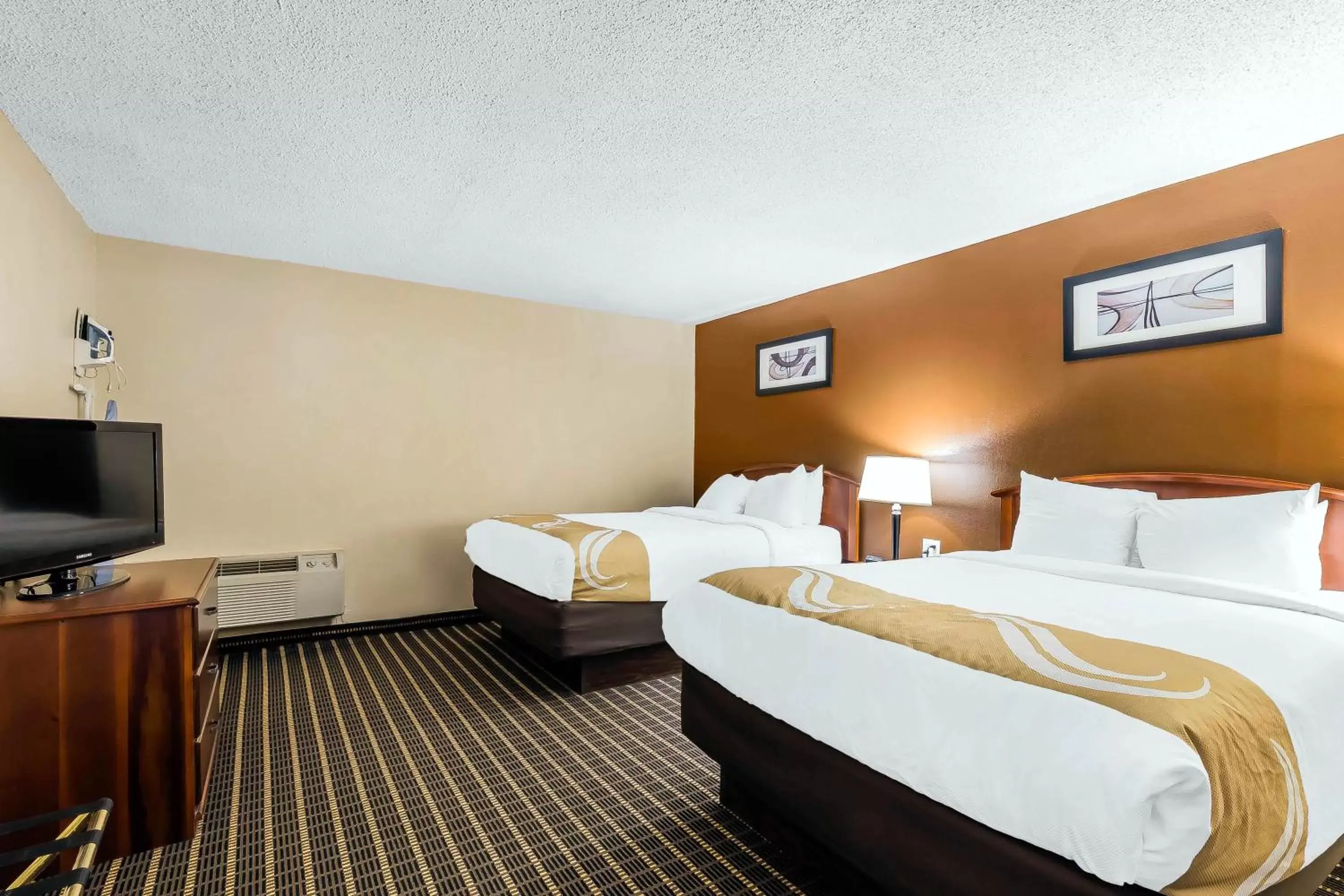 Queen Room with Two Queen Beds - Non-Smoking/Pet Friendly in Quality Inn & Suites Sevierville - Pigeon Forge