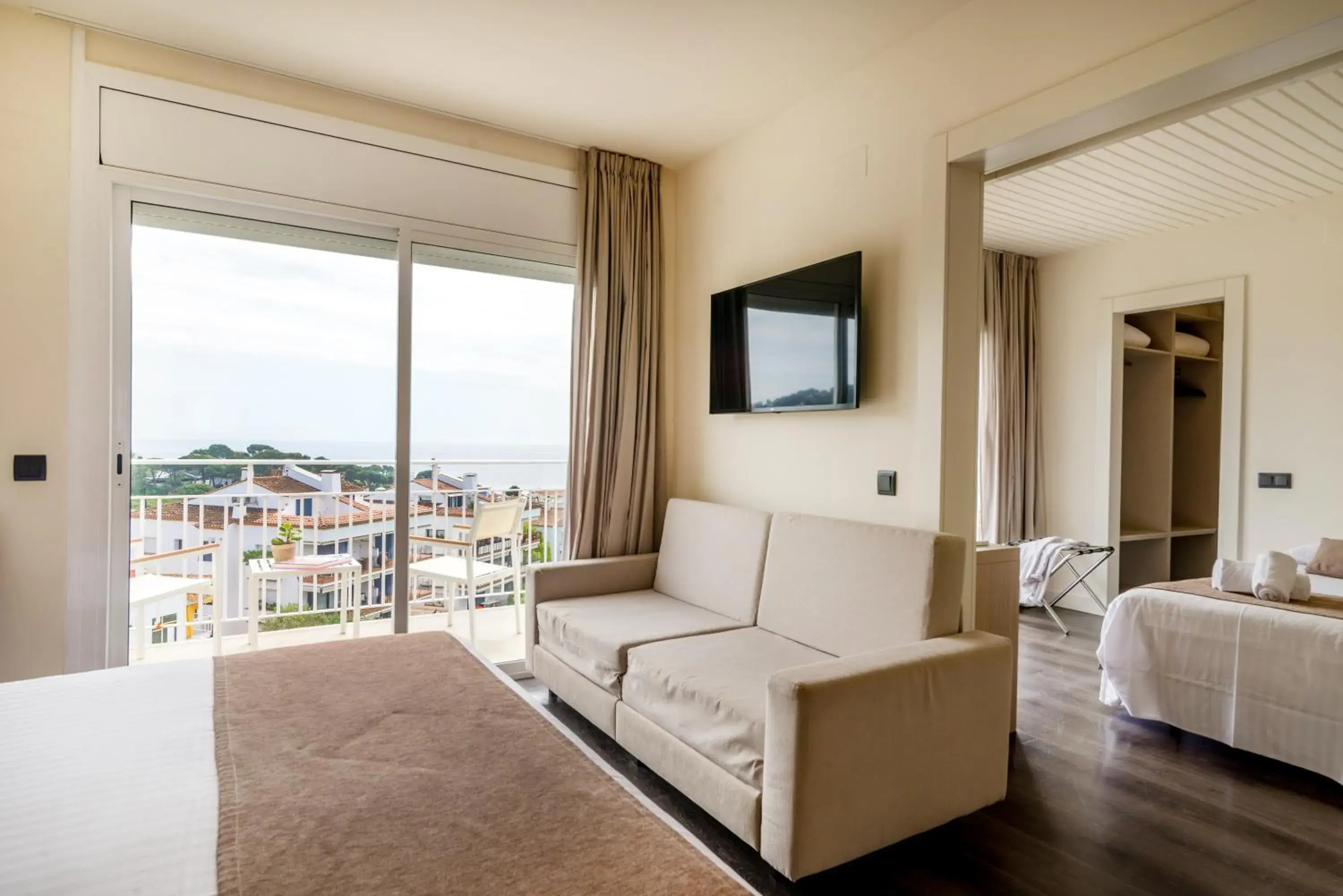 Family Room with Sea View in Hotel Alga
